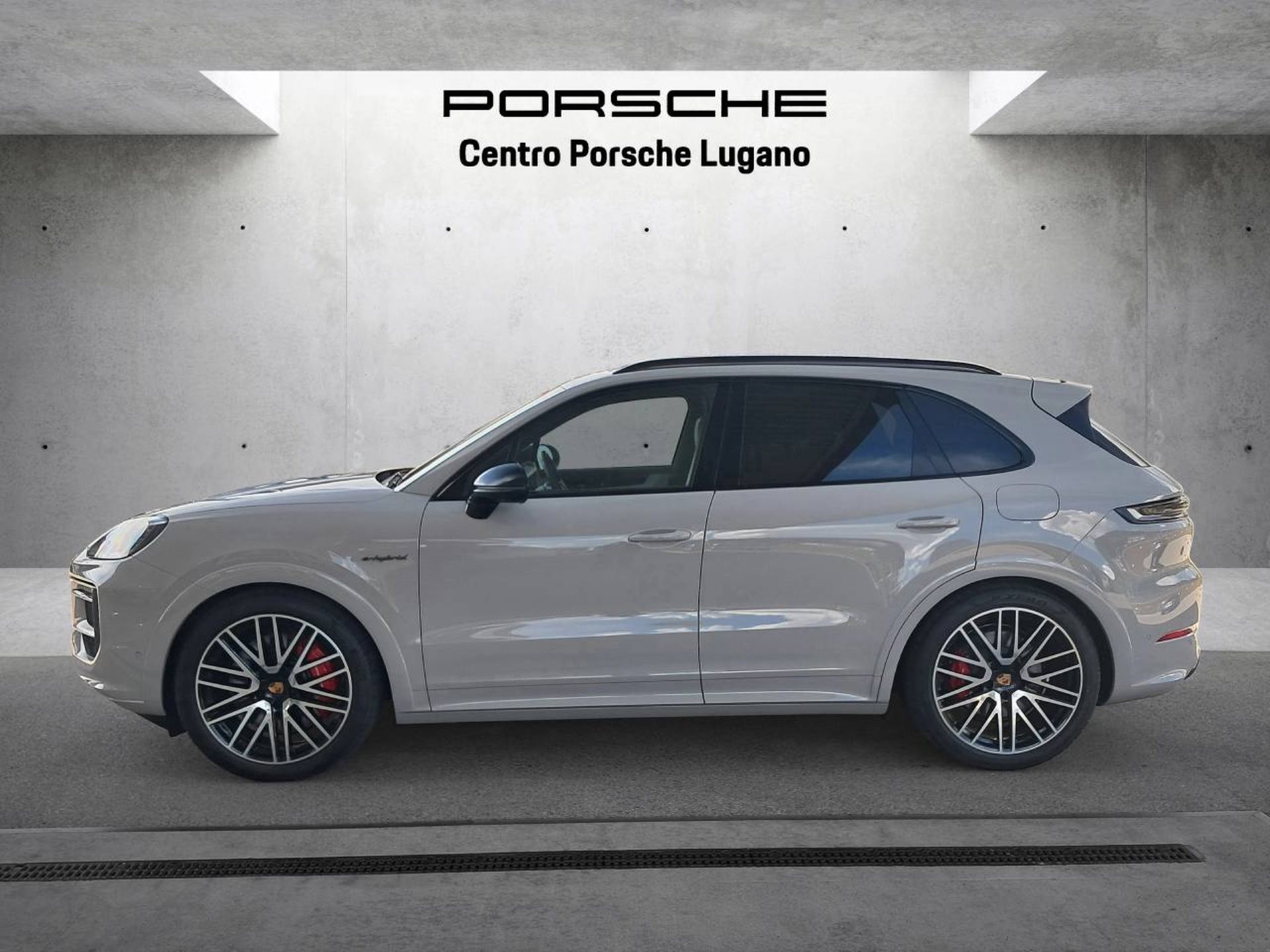 PORSCHE Cayenne S E-Hybrid Black Edition-showroom-element-1