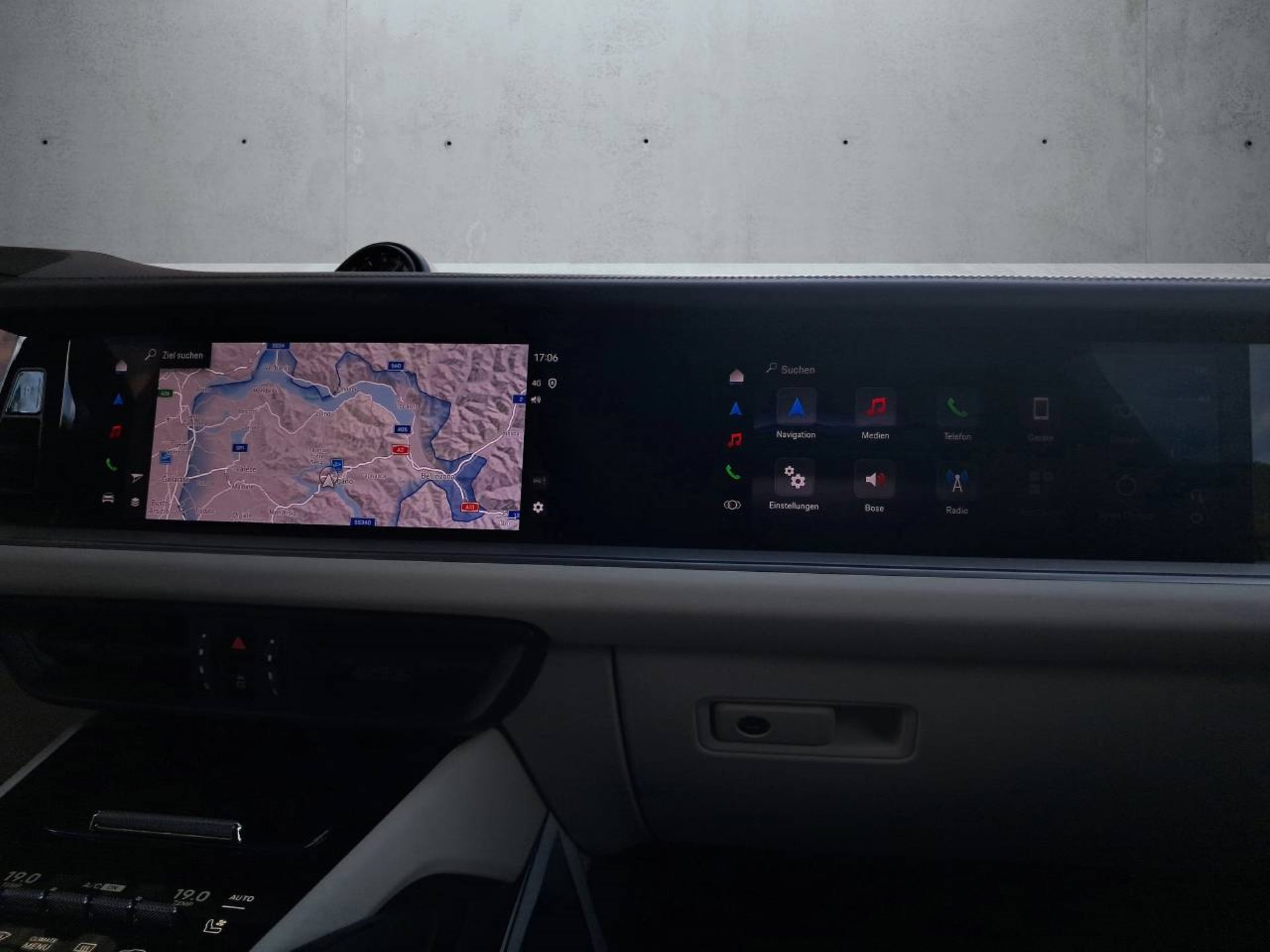 PORSCHE Cayenne S E-Hybrid Black Edition-image-18