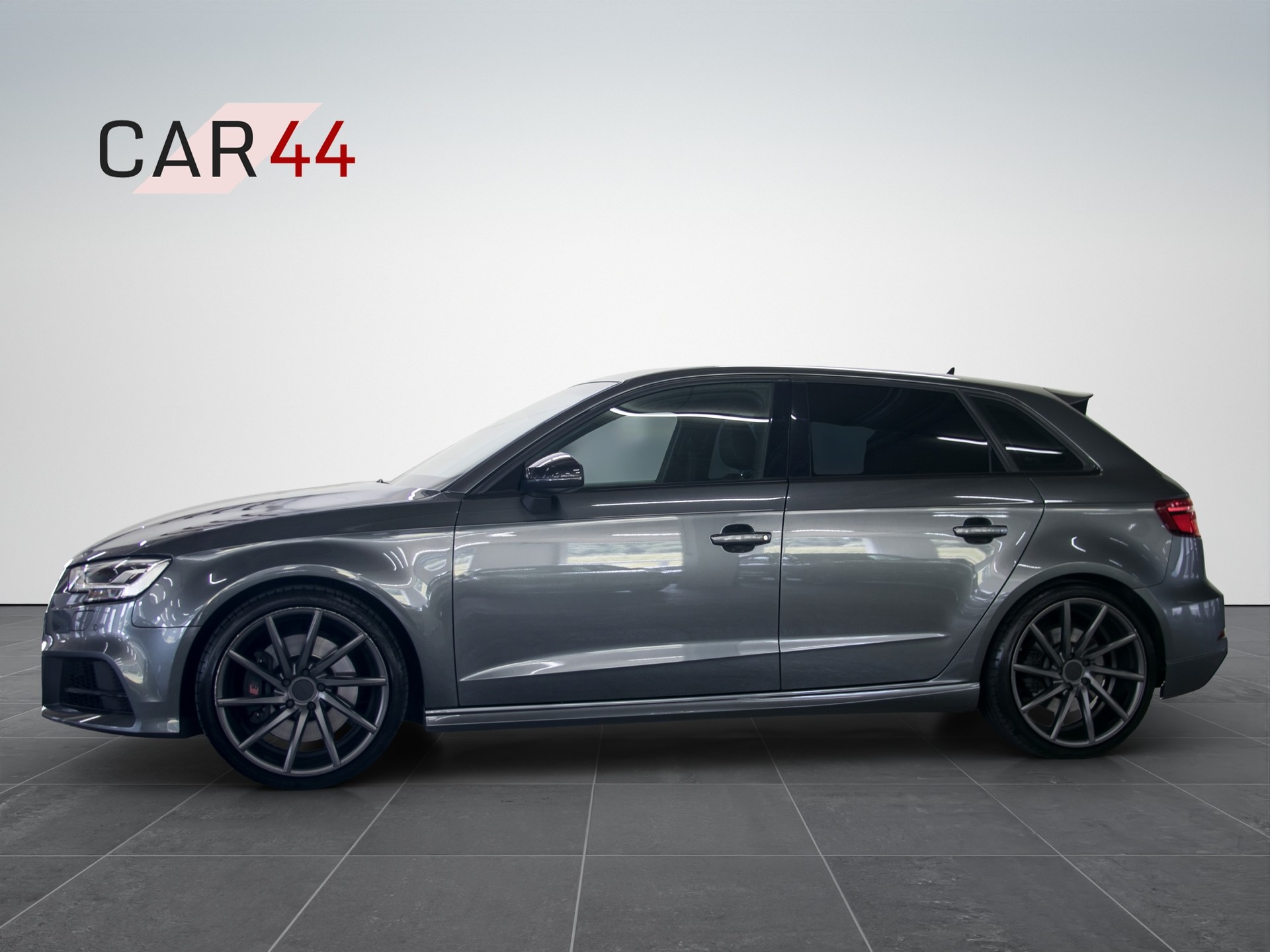 AUDI S3 Sportback 2.0 TFSI quattro S-tronic-showroom-element-1