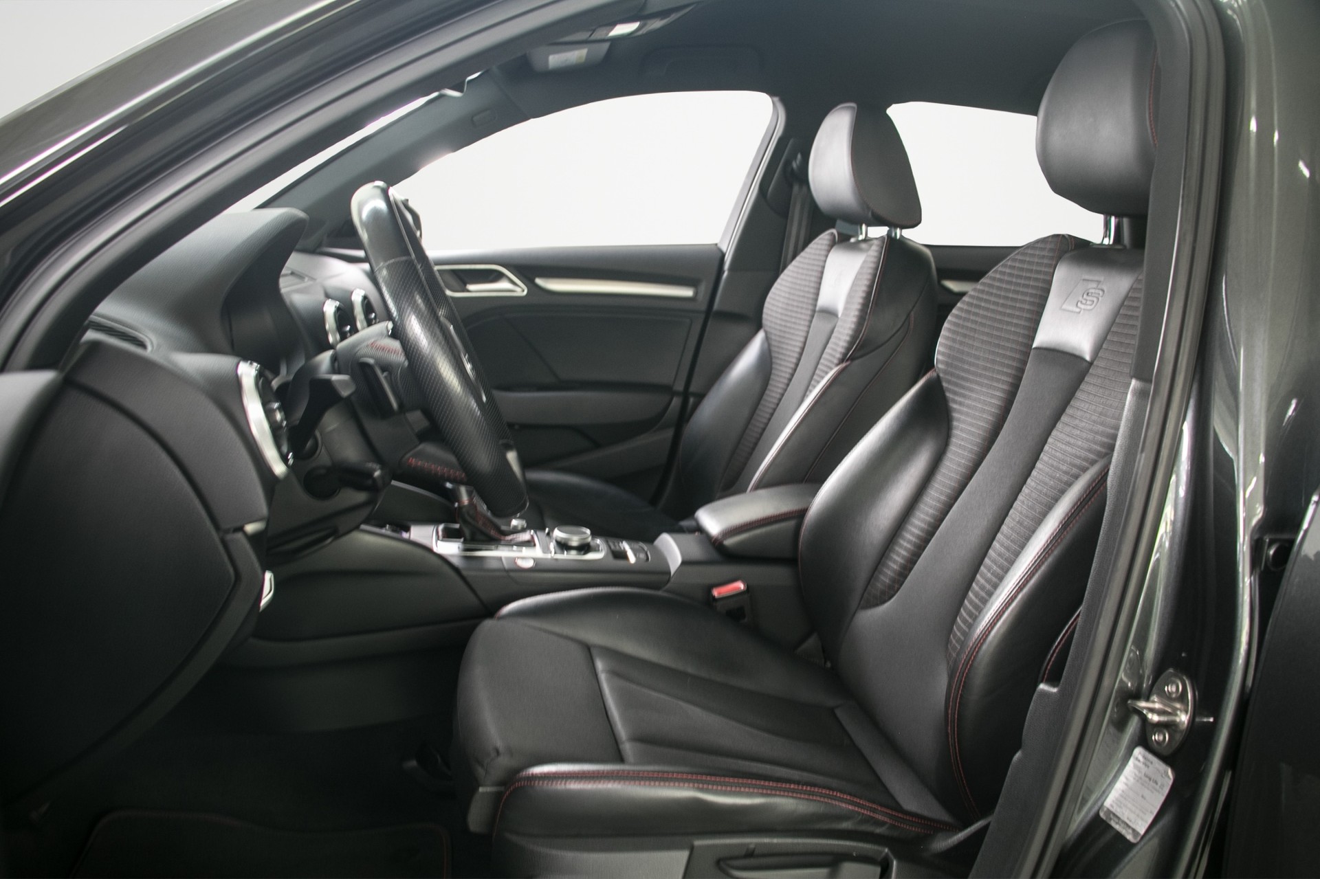 AUDI S3 Sportback 2.0 TFSI quattro S-tronic-image-9