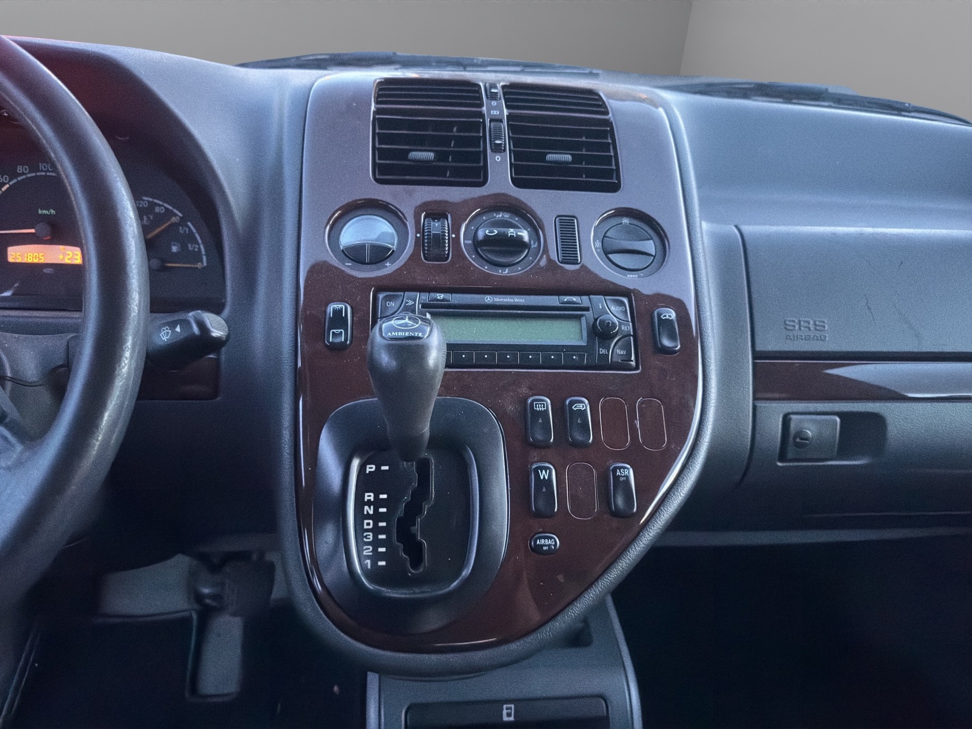 MERCEDES-BENZ V 220 CDI Ambiente-image-10