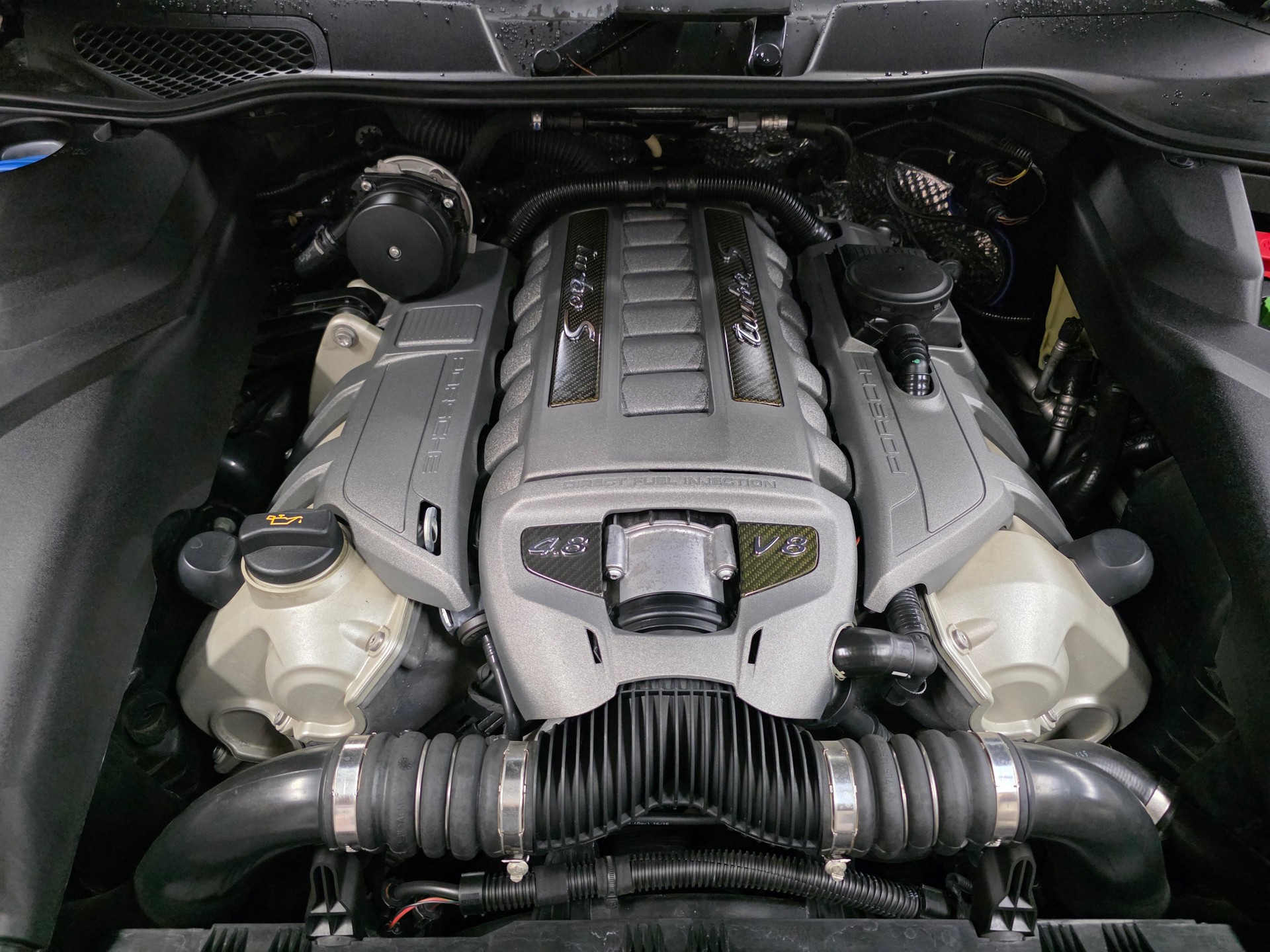 PORSCHE Cayenne Turbo S-image-24