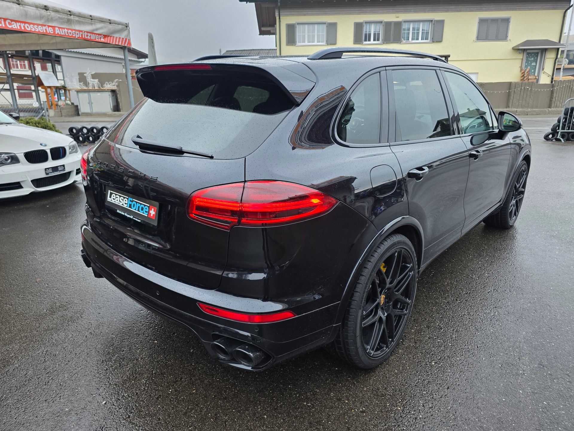 PORSCHE Cayenne Turbo S-showroom-element-3