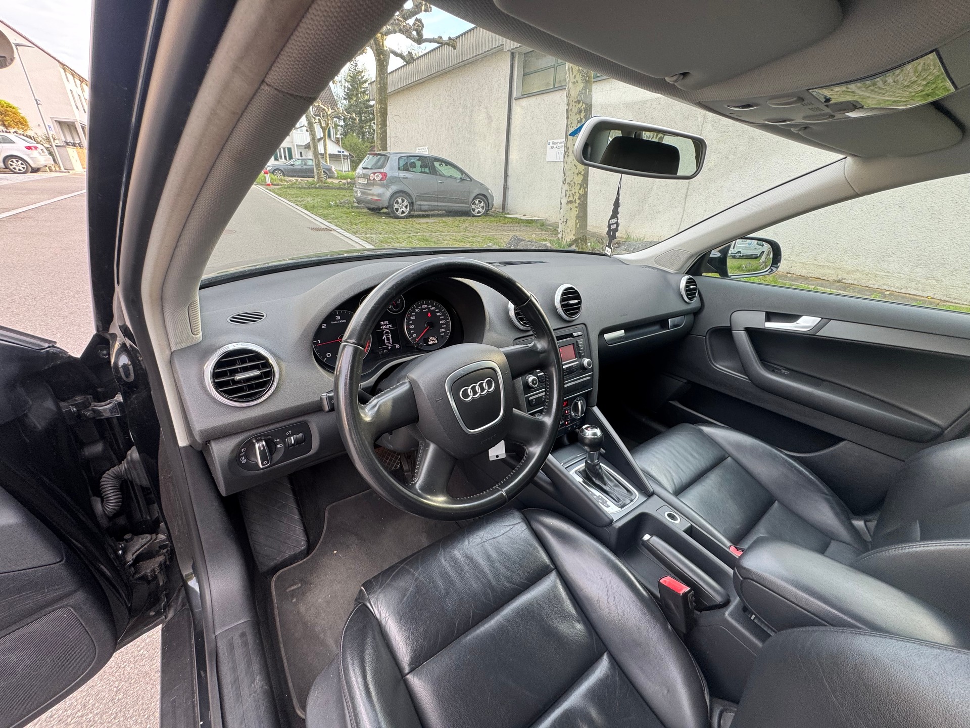 AUDI A3 Sportback 1.6 TDI Attraction-image-7