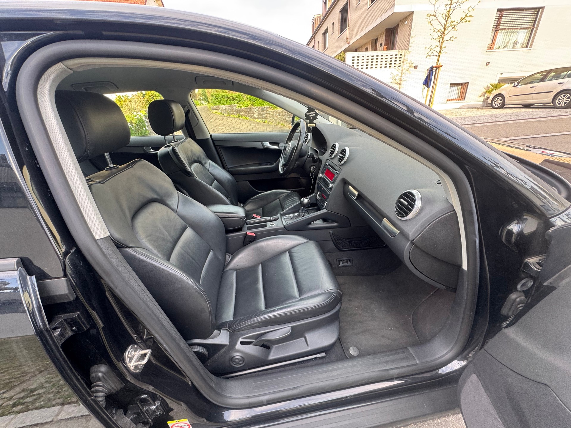 AUDI A3 Sportback 1.6 TDI Attraction-image-10