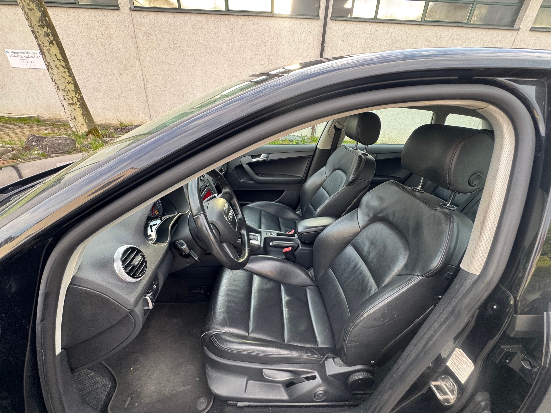 AUDI A3 Sportback 1.6 TDI Attraction-image-8
