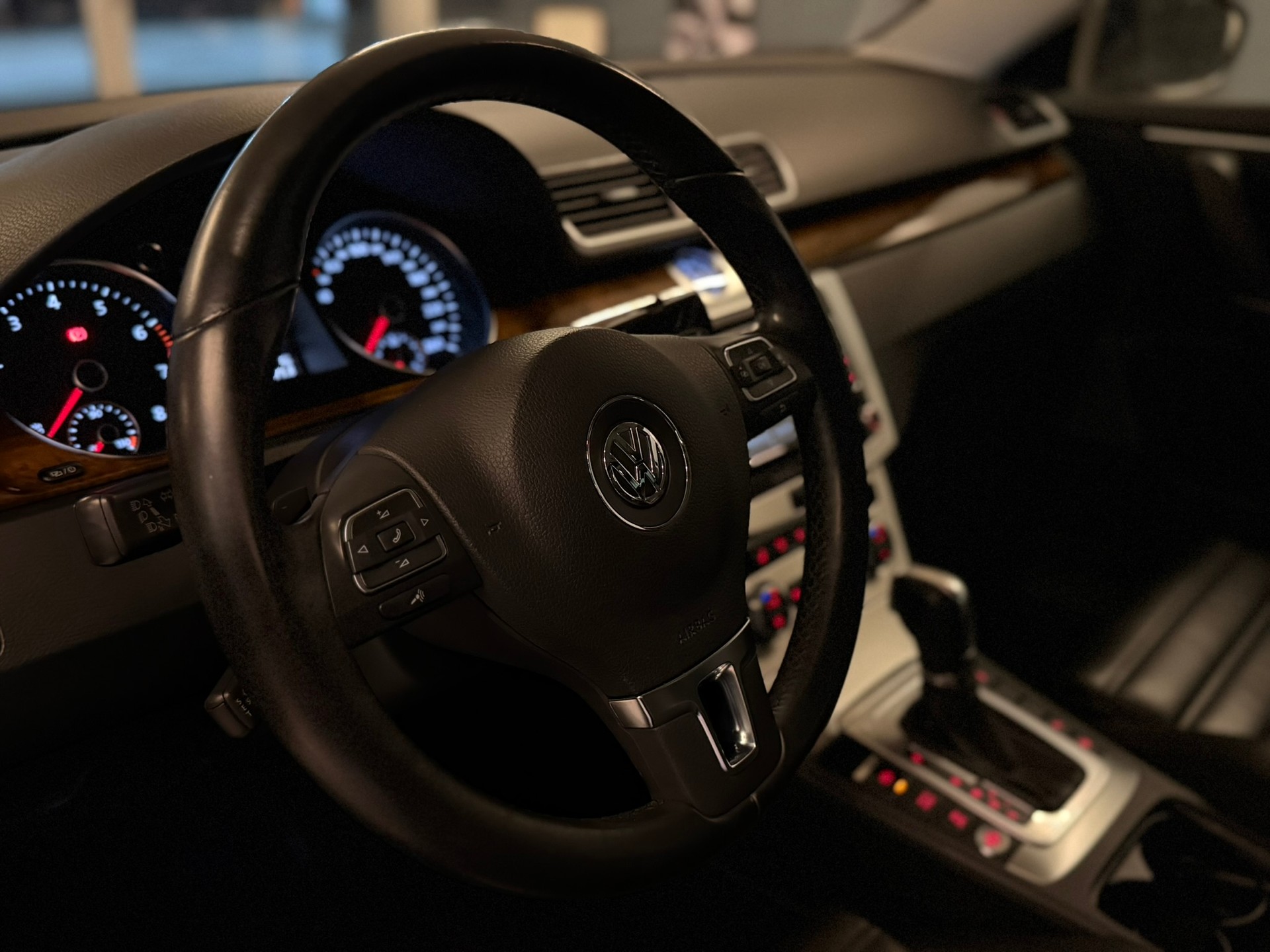 VW Passat Variant 2.0 TSI Highline DSG-image-9