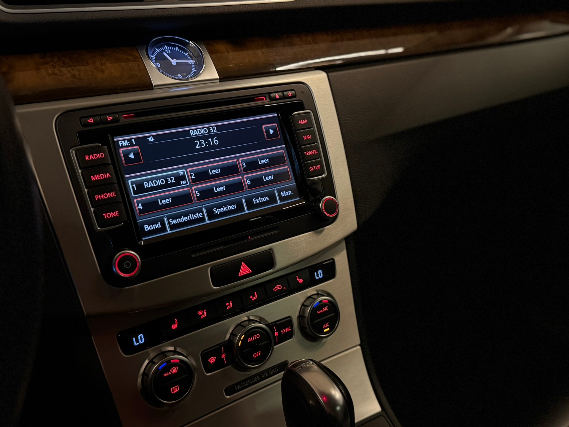 VW Passat Variant 2.0 TSI Highline DSG-image-19