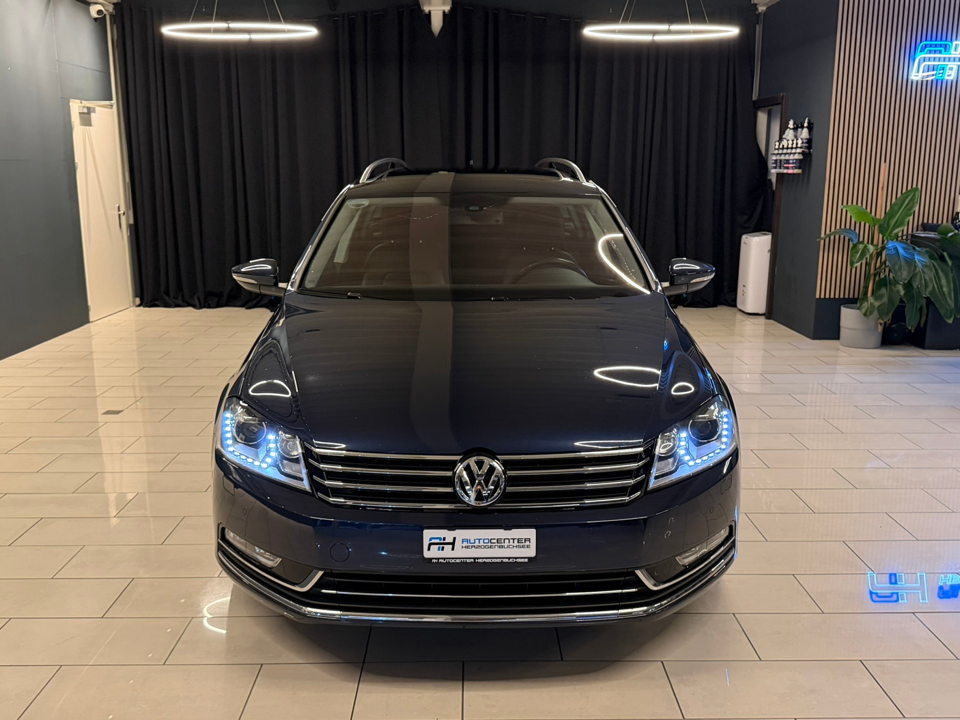 VW Passat Variant 2.0 TSI Highline DSG-showroom-element-1