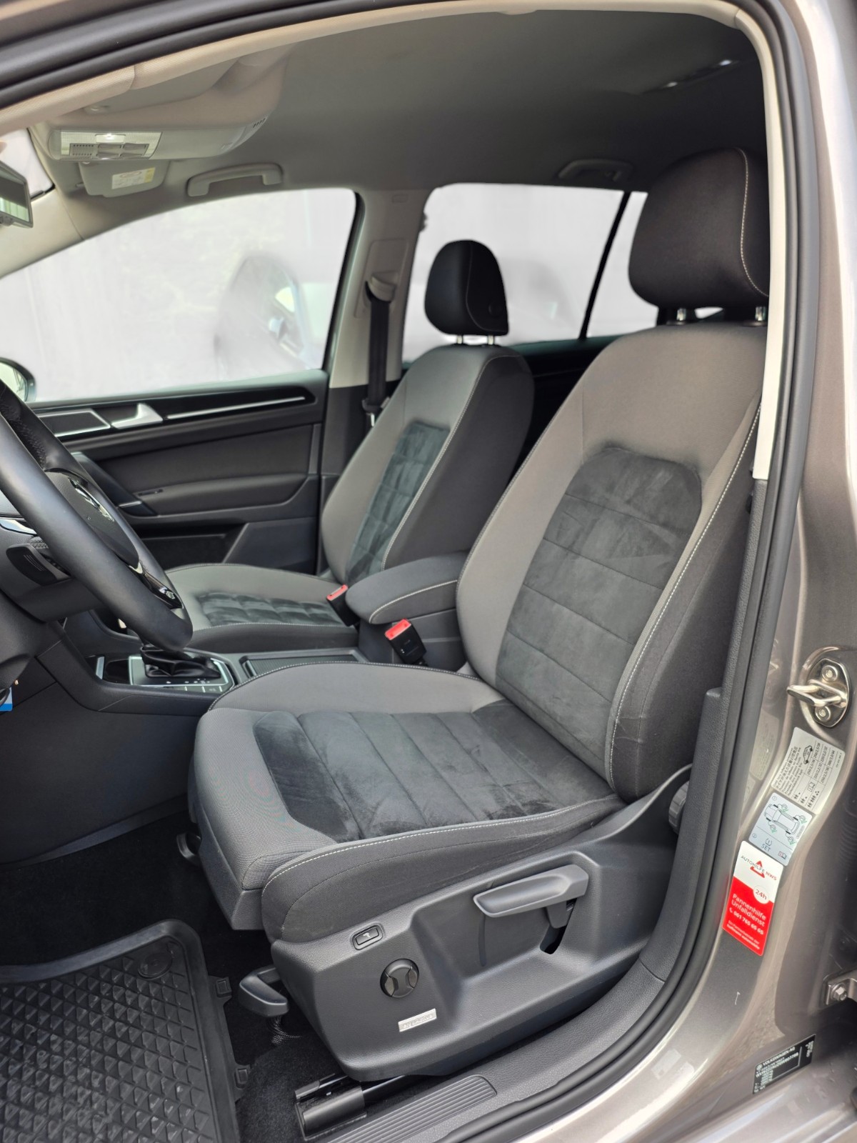 VW Golf Sportsvan 1.4 TSI Highline DSG-image-12