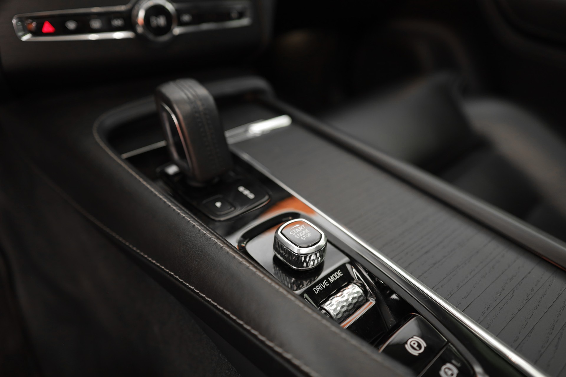 VOLVO XC90 T8 eAWD Inscription Geartronic-image-13