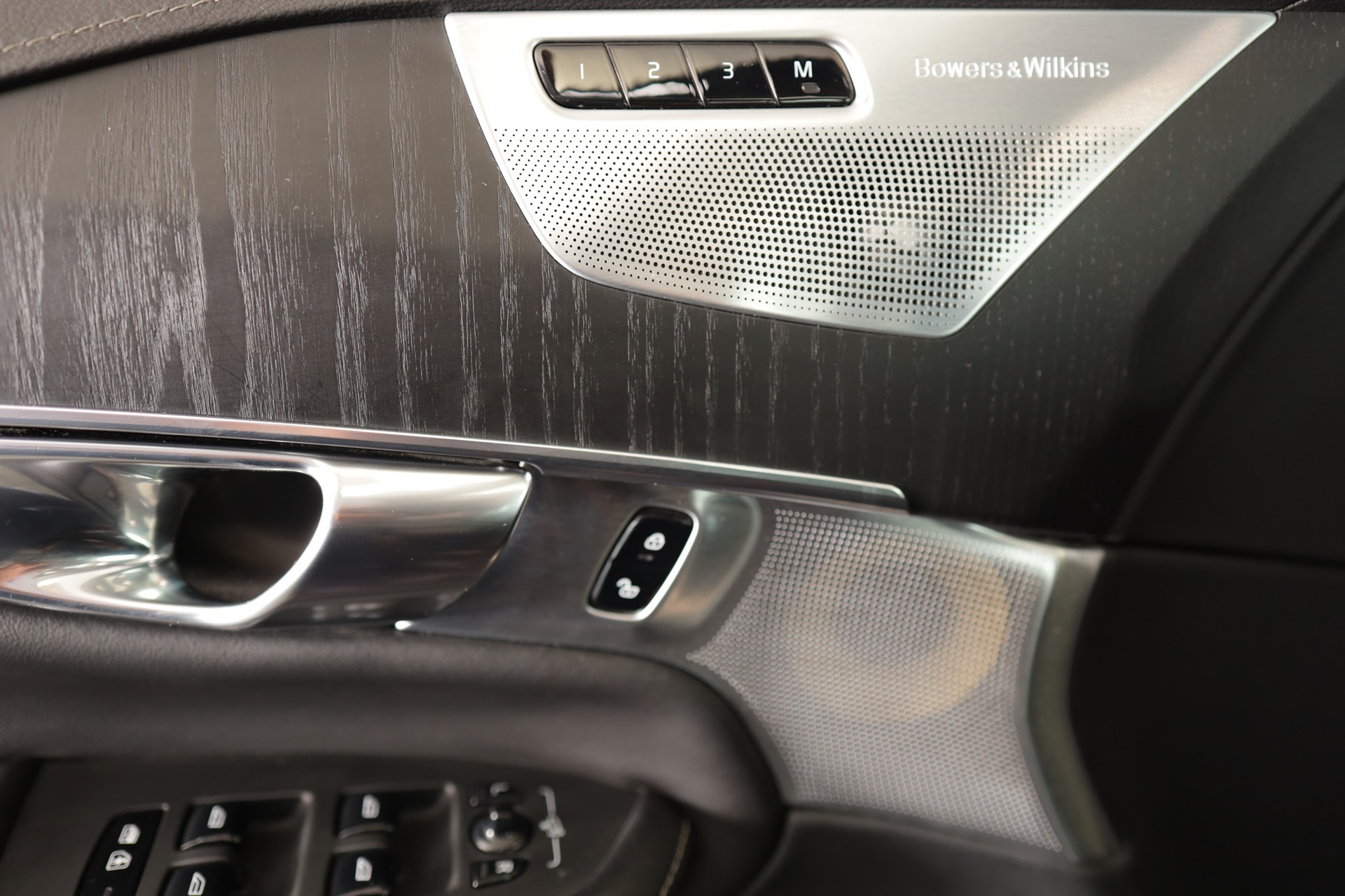 VOLVO XC90 T8 eAWD Inscription Geartronic-image-17