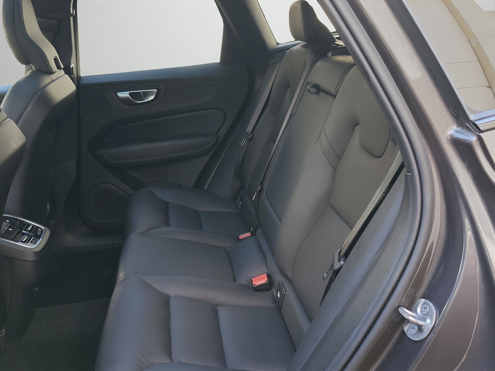 VOLVO XC60 2.0 B4 MH Ultimate Dark AWD-image-10