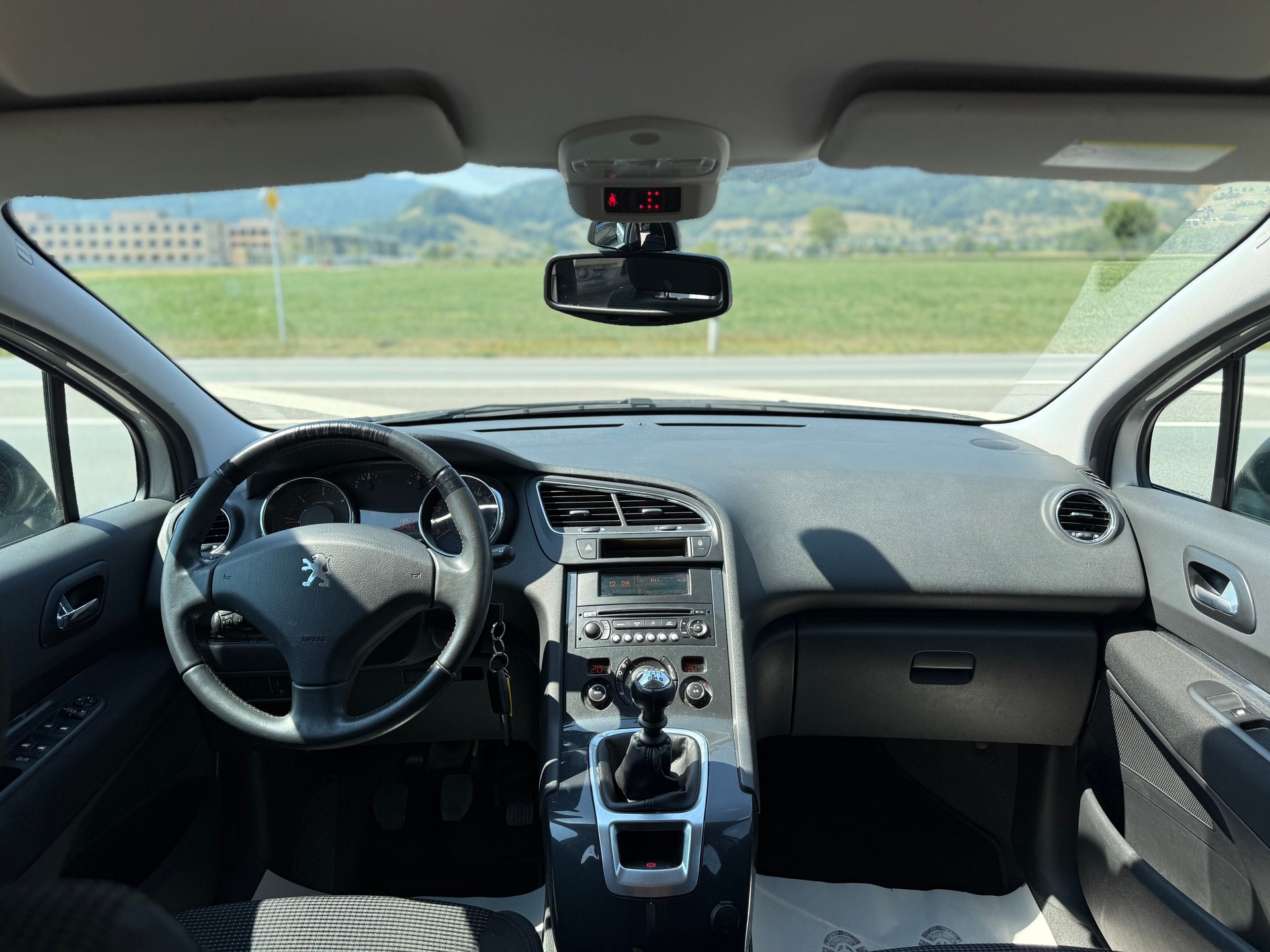 PEUGEOT 5008 1.6 HDI Sport 7-Plätzer-image-10
