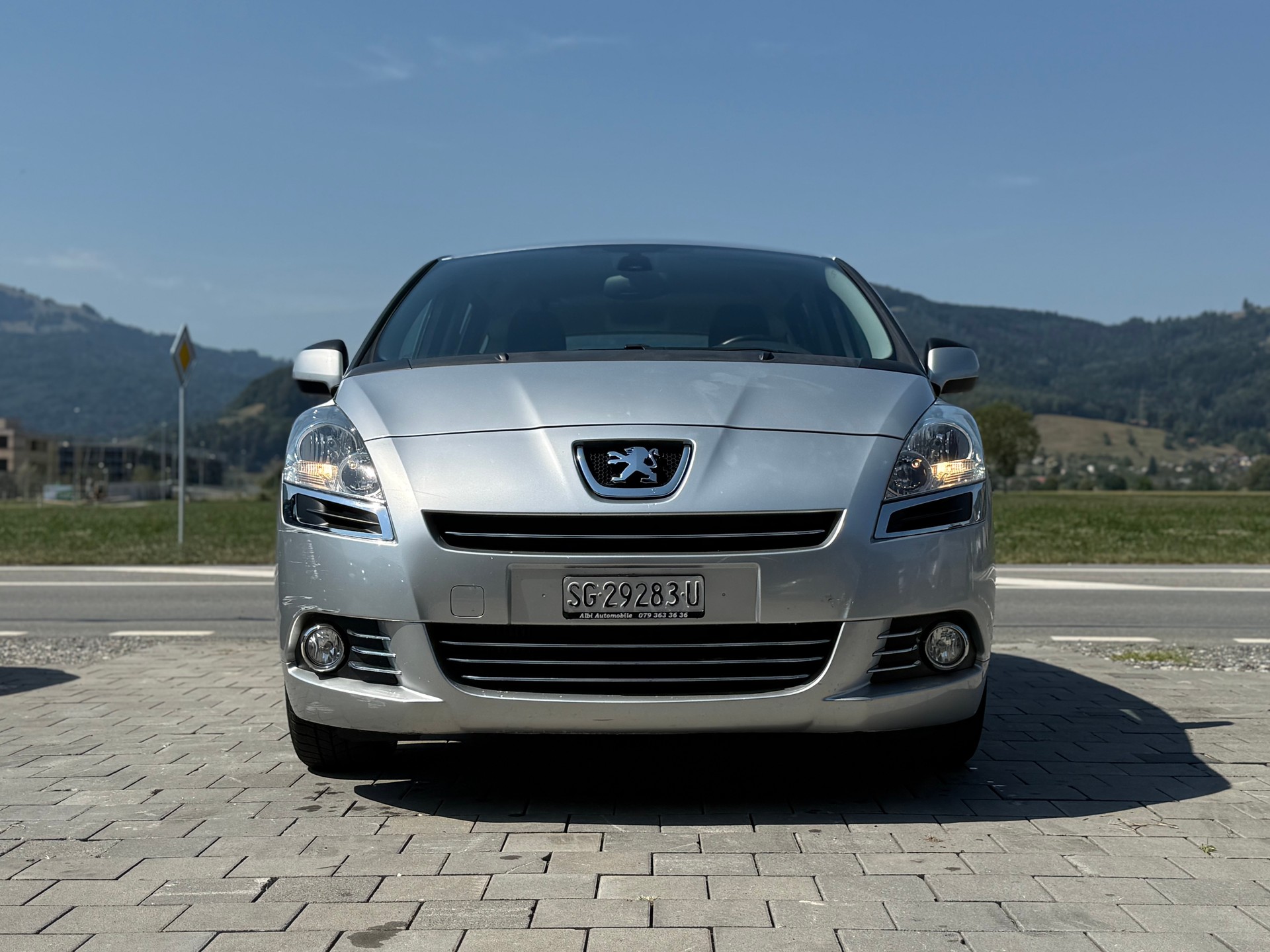 PEUGEOT 5008 1.6 HDI Sport 7-Plätzer-image-2