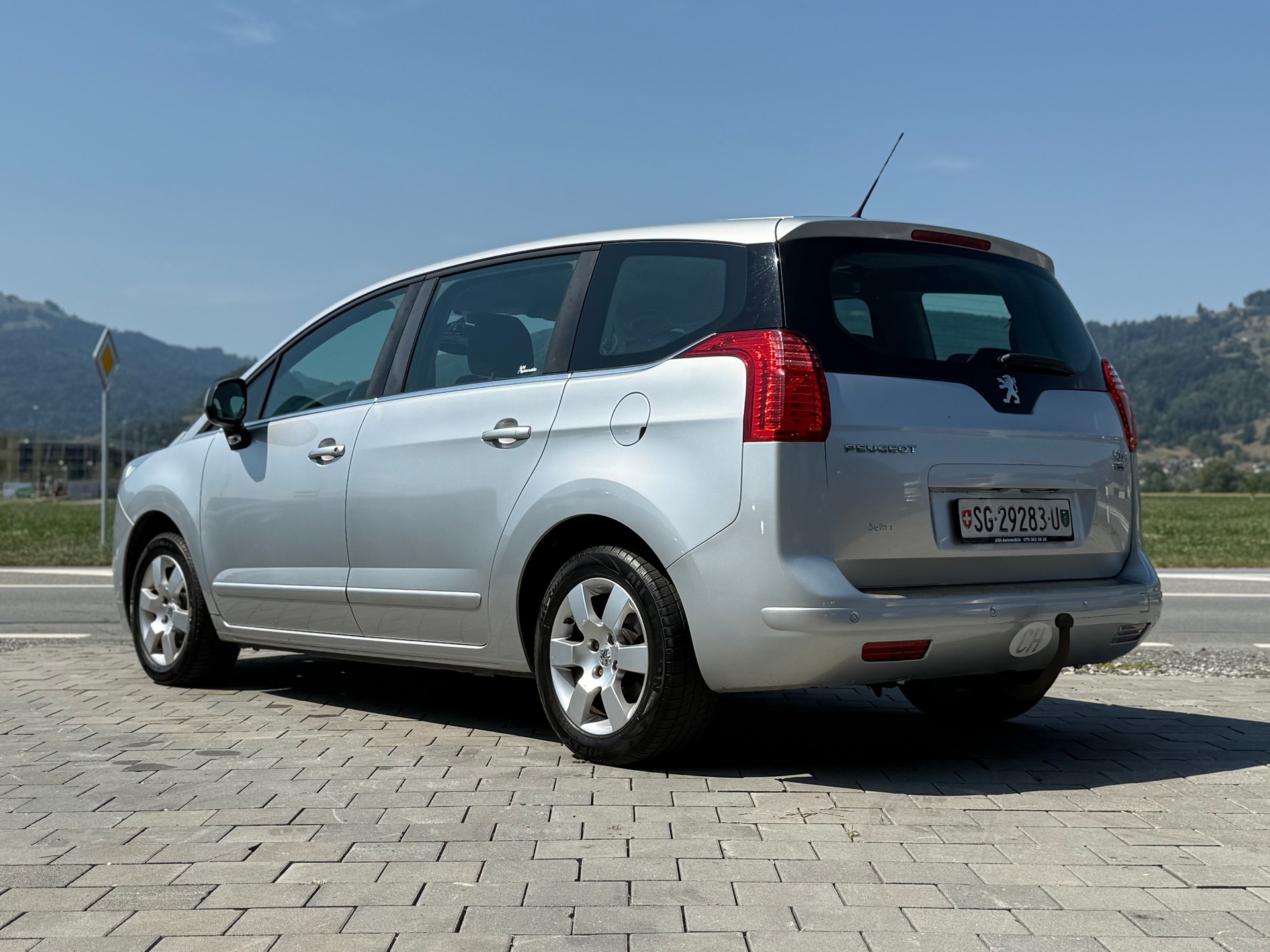 PEUGEOT 5008 1.6 HDI Sport 7-Plätzer-image-7