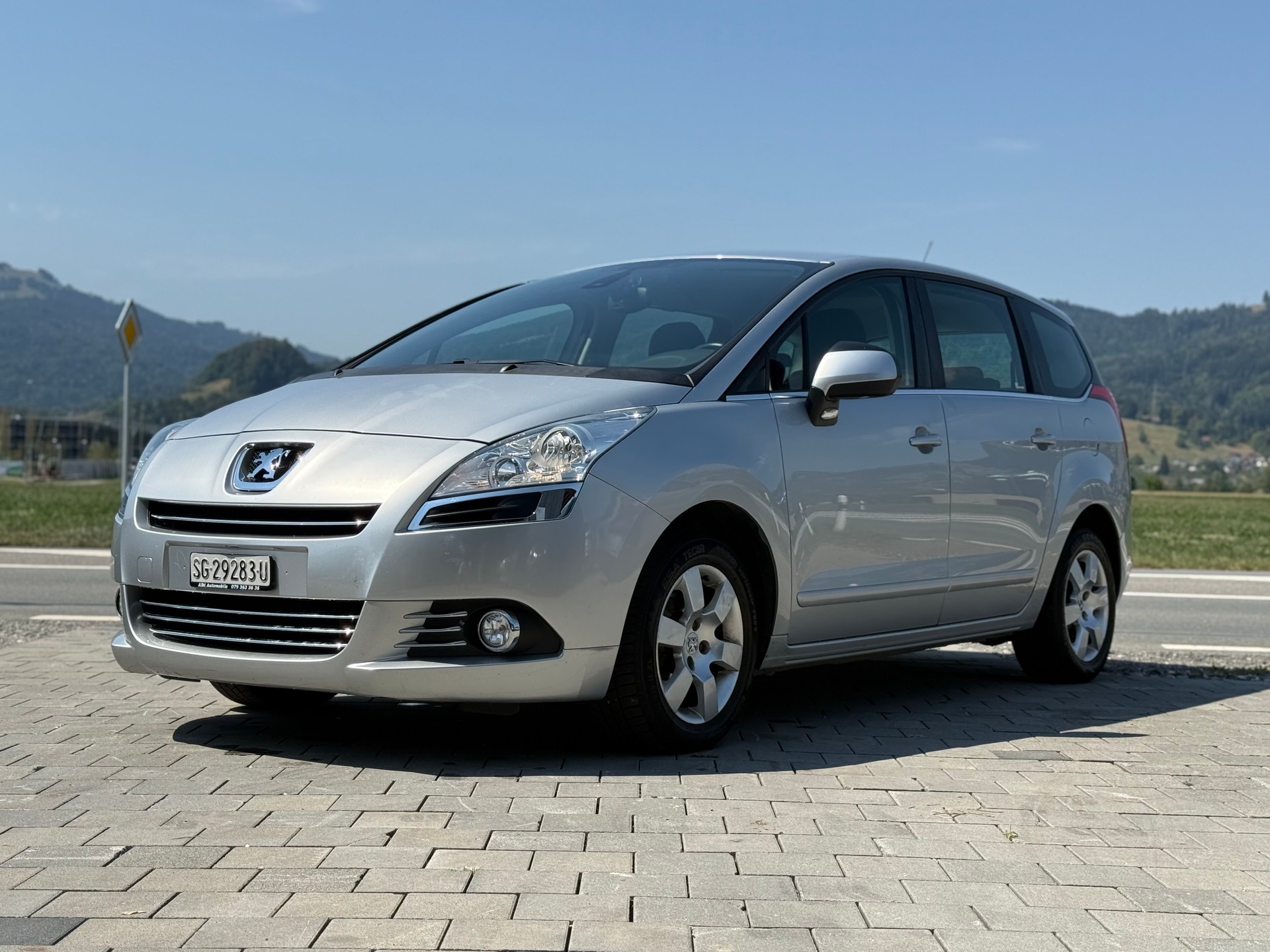 PEUGEOT 5008 1.6 HDI Sport 7-Plätzer