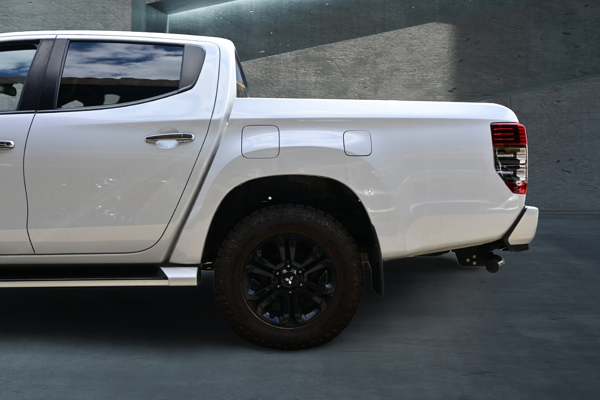 MITSUBISHI L 200 4x4 D-Cab Pick-up 2.2 DID 4x4 Style-showroom-element-3