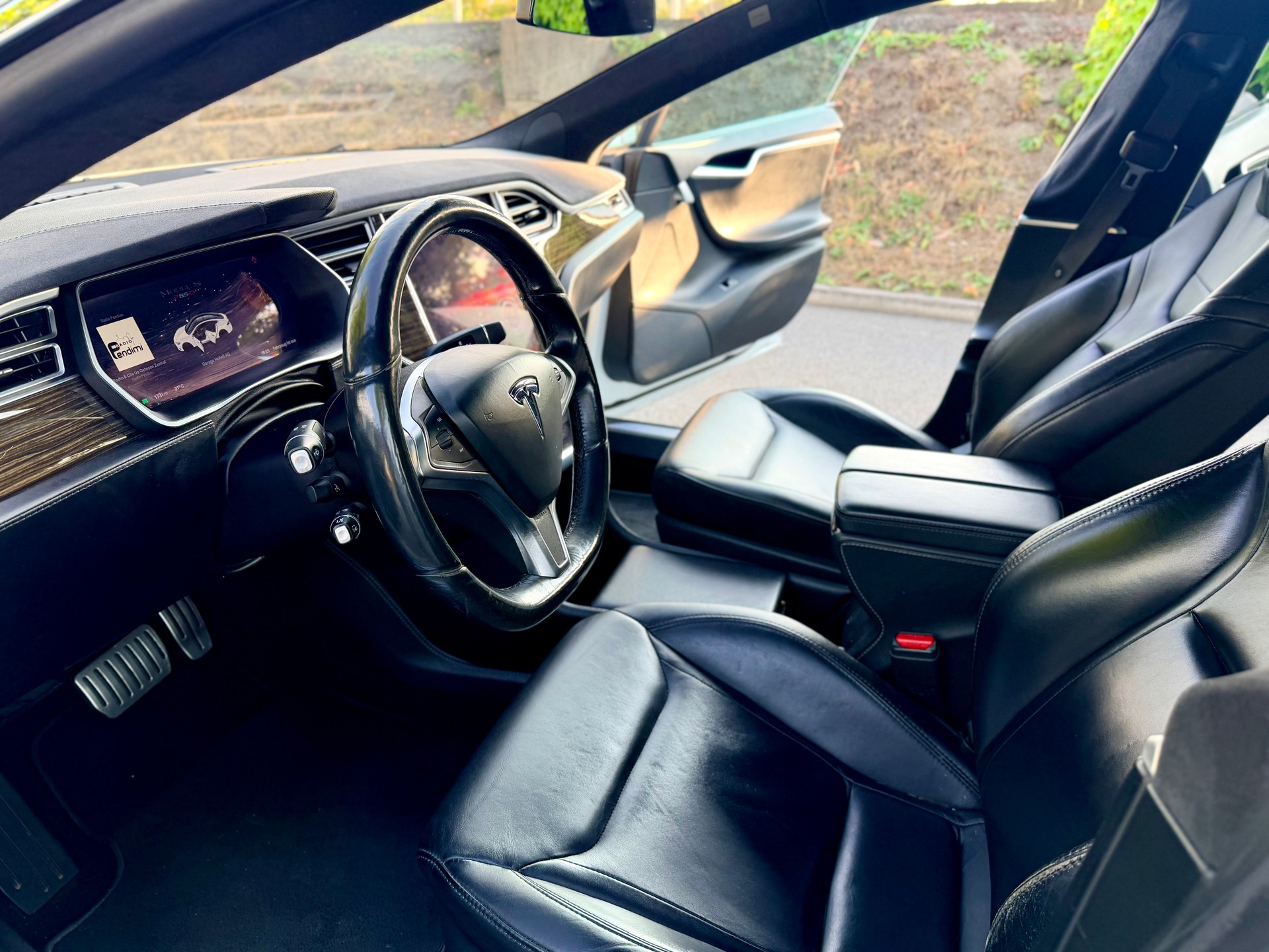 TESLA Model S 85 D Performance Free Supercharger-image-7