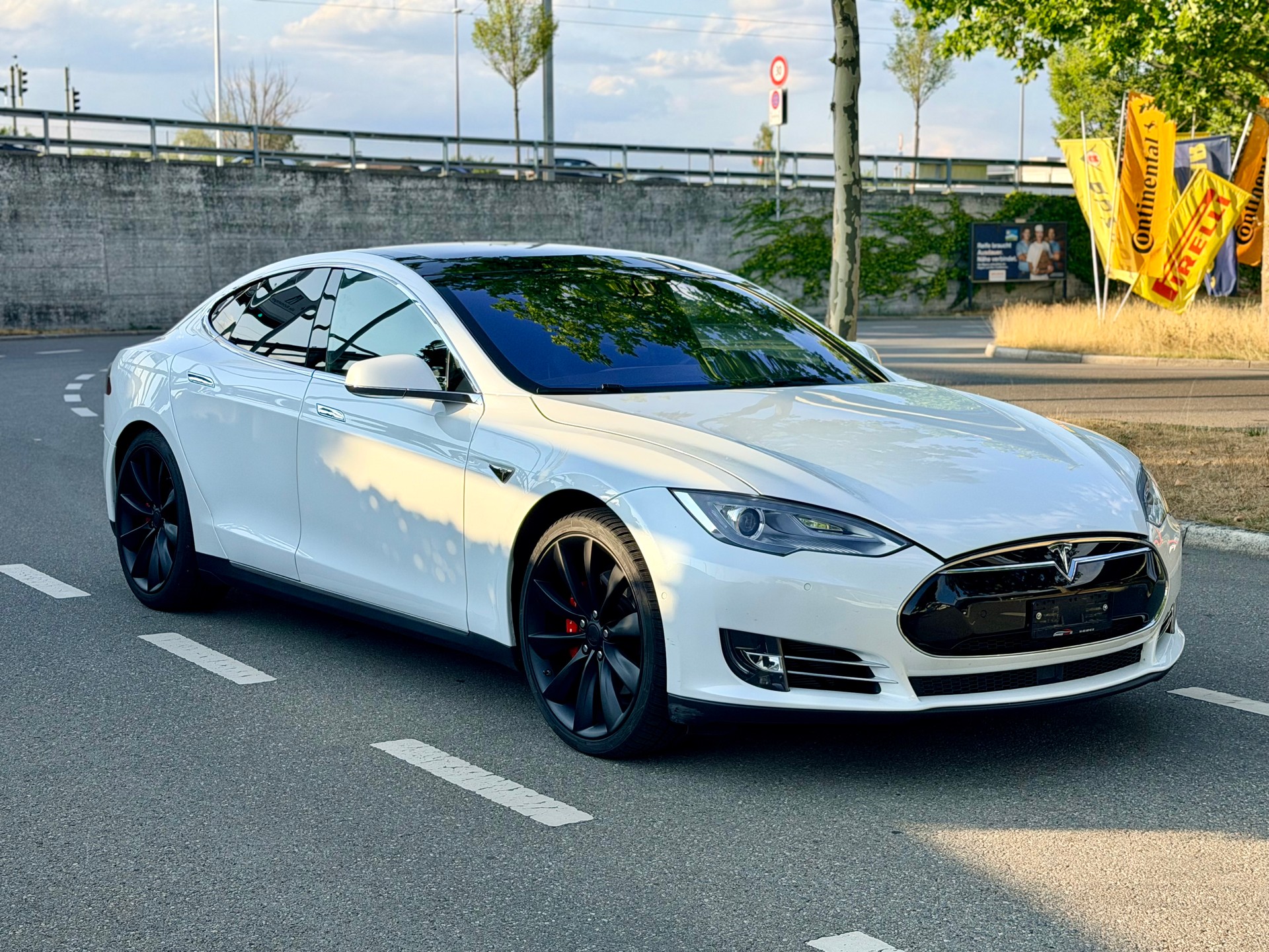 TESLA Model S 85 D Performance Free Supercharger