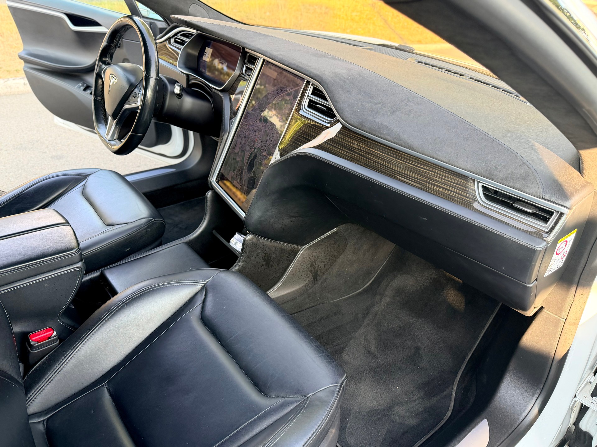 TESLA Model S 85 D Performance Free Supercharger-image-10
