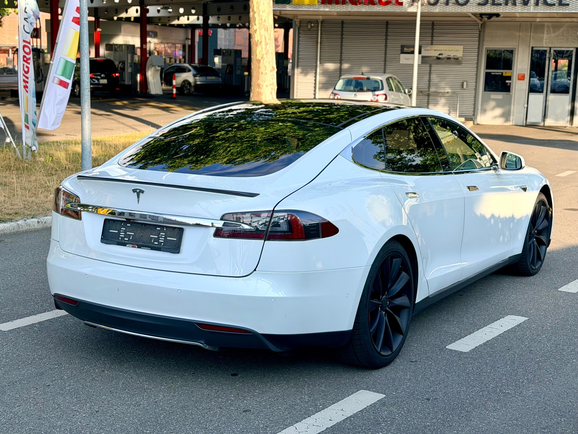 TESLA Model S 85 D Performance Free Supercharger-image-4