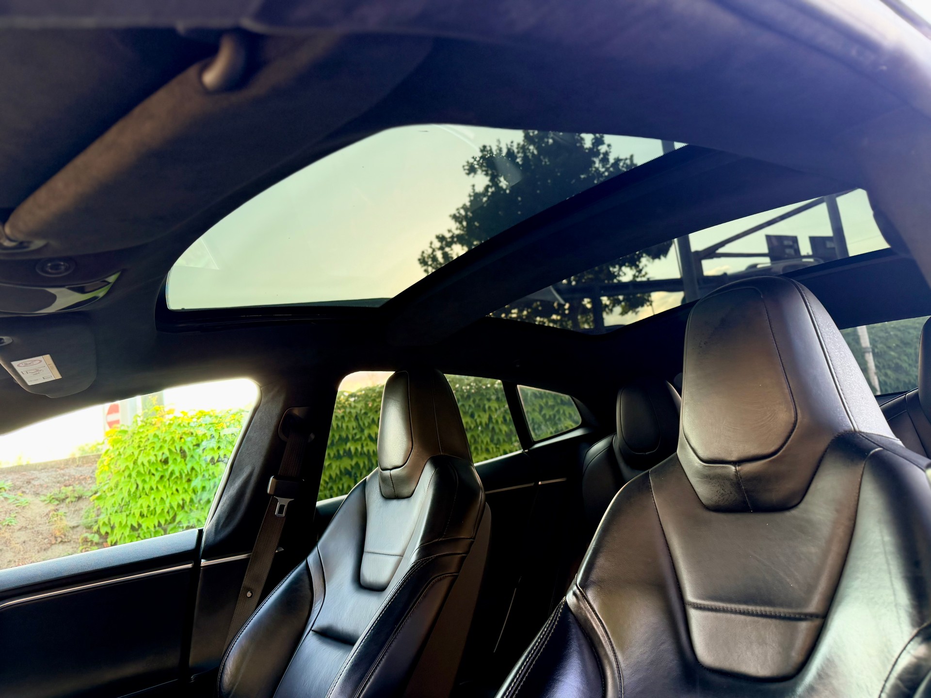 TESLA Model S 85 D Performance Free Supercharger-image-9