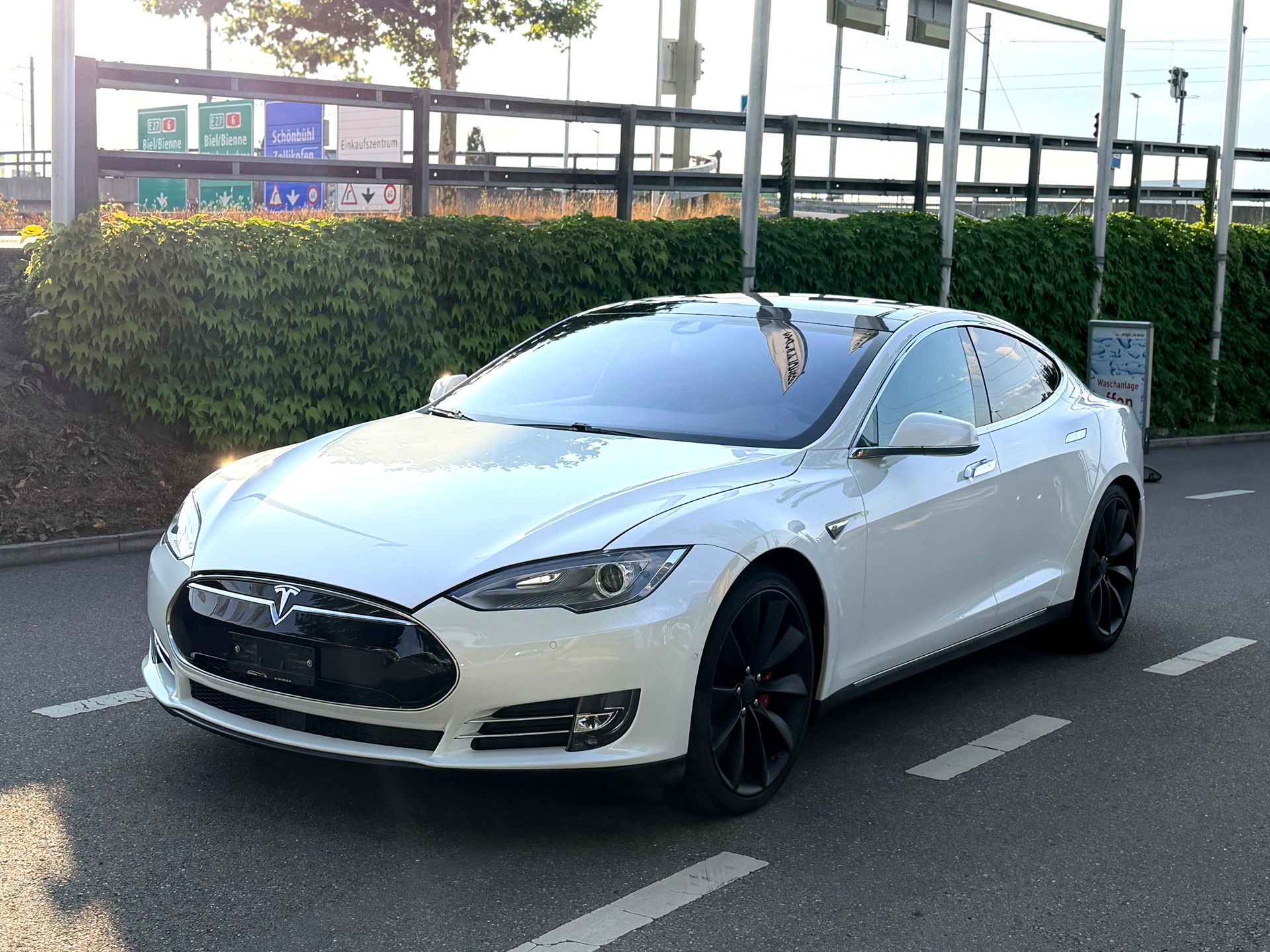 TESLA Model S 85 D Performance Free Supercharger-image-1
