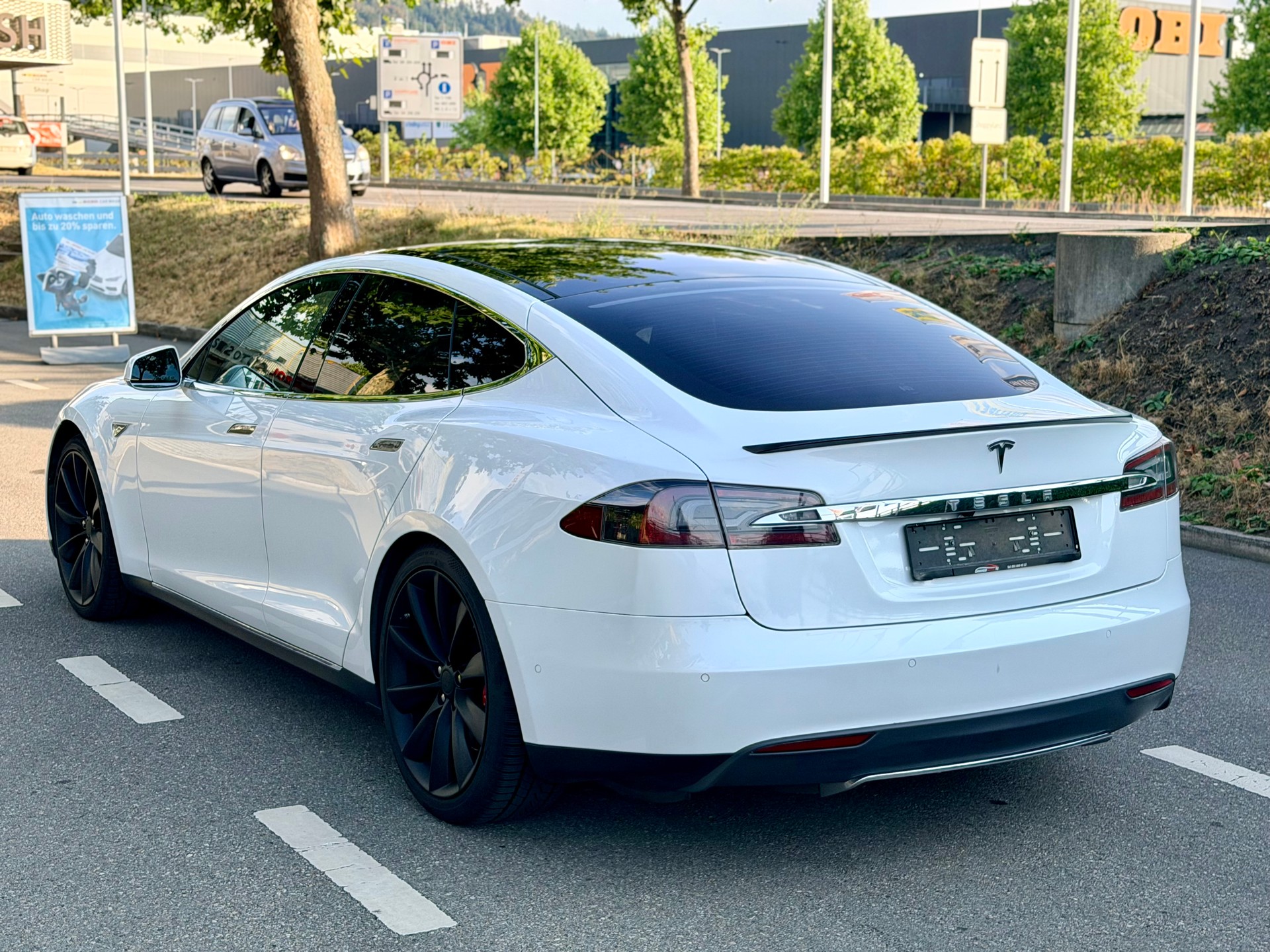 TESLA Model S 85 D Performance Free Supercharger-image-5
