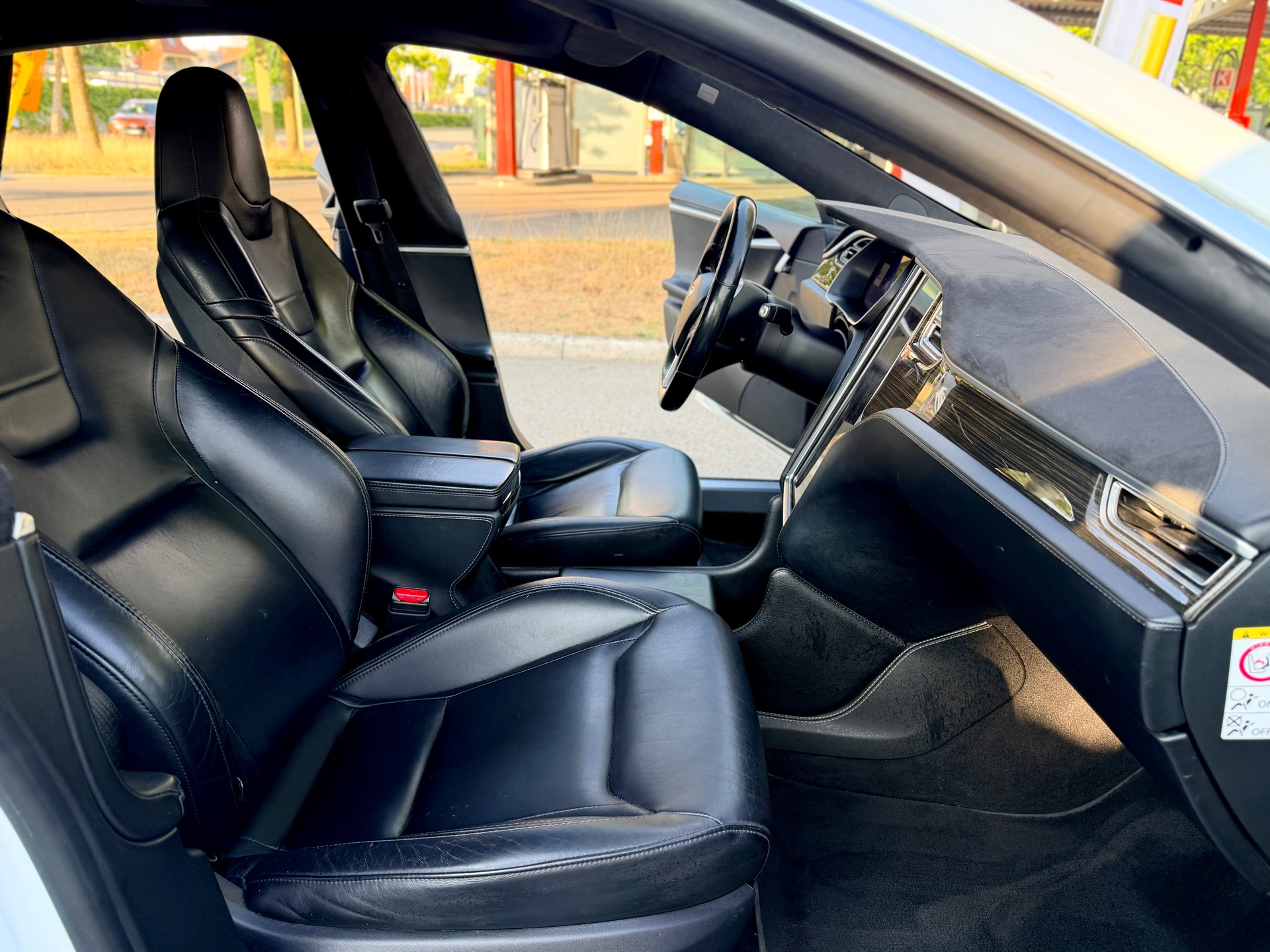 TESLA Model S 85 D Performance Free Supercharger-image-8