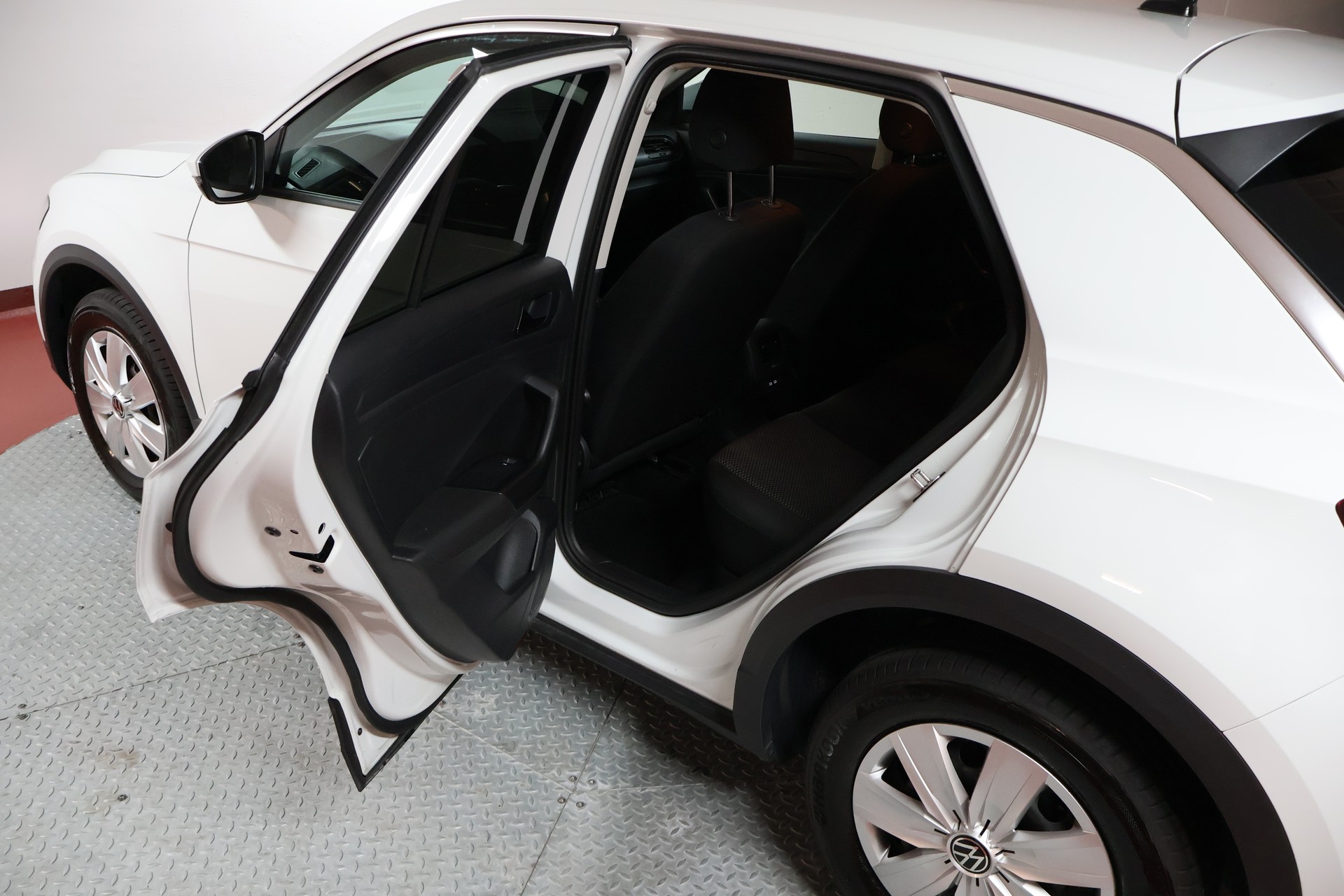 VW T-Roc 1.0 TSI Advance-image-13