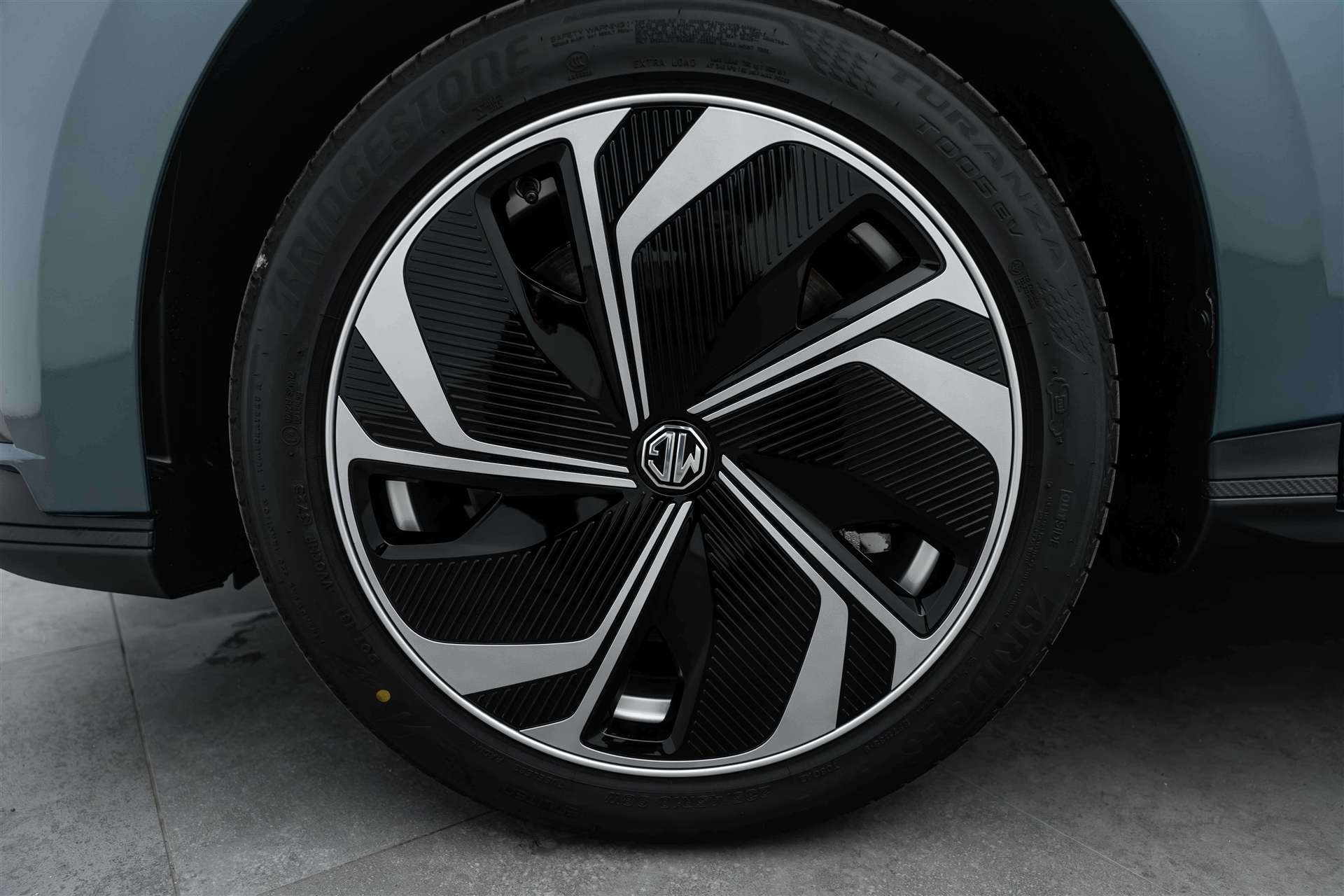MG MG 4 EV 64kWh Premium Facelift Automat-image-5