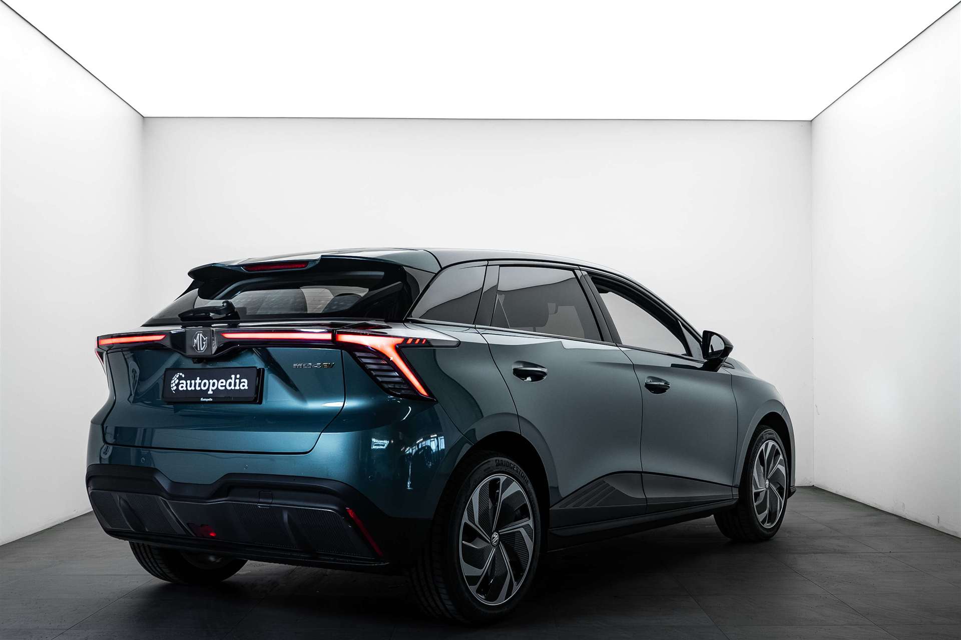 MG MG 4 EV 64kWh Premium Facelift Automat-showroom-element-2