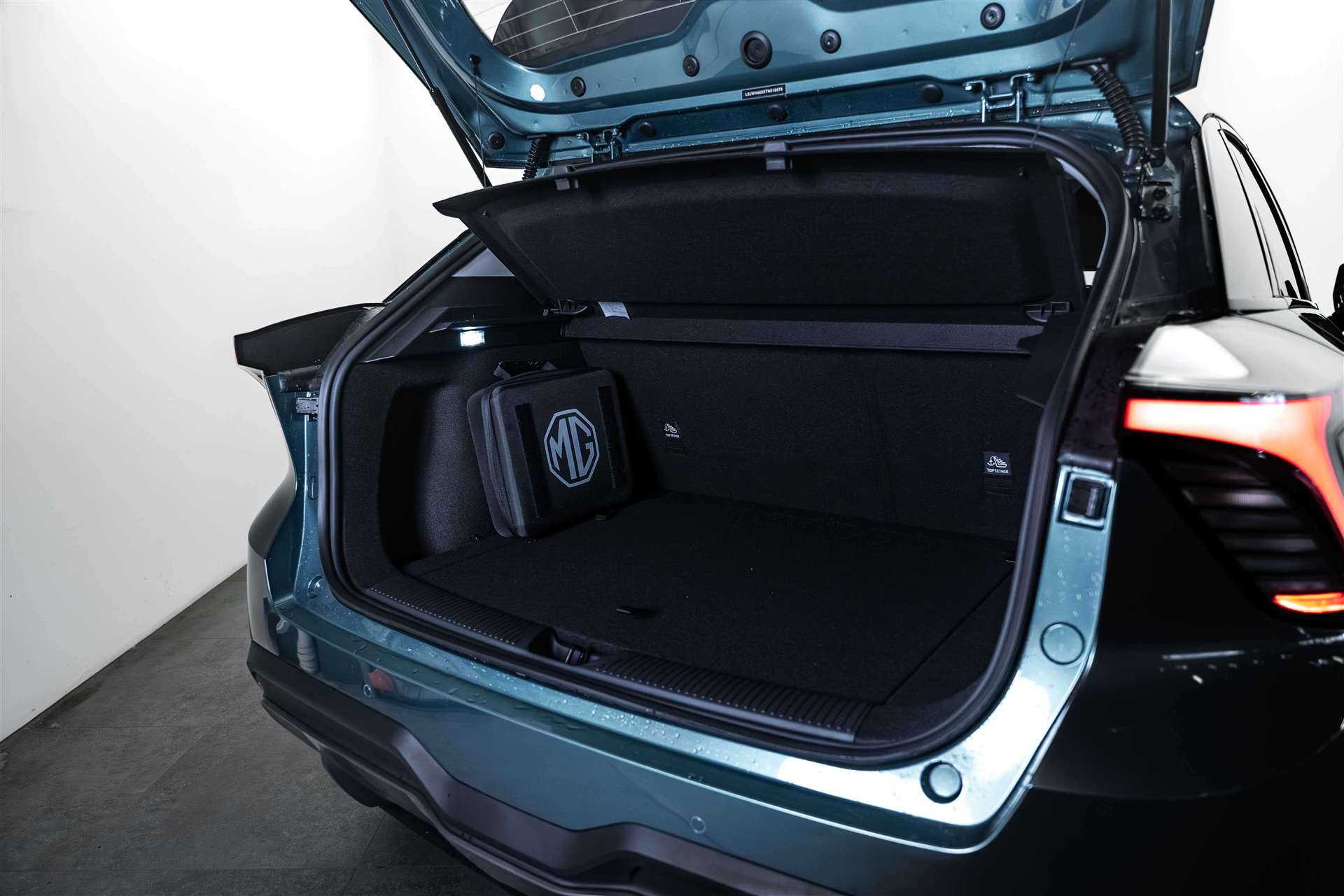 MG MG 4 EV 64kWh Premium Facelift Automat-image-4