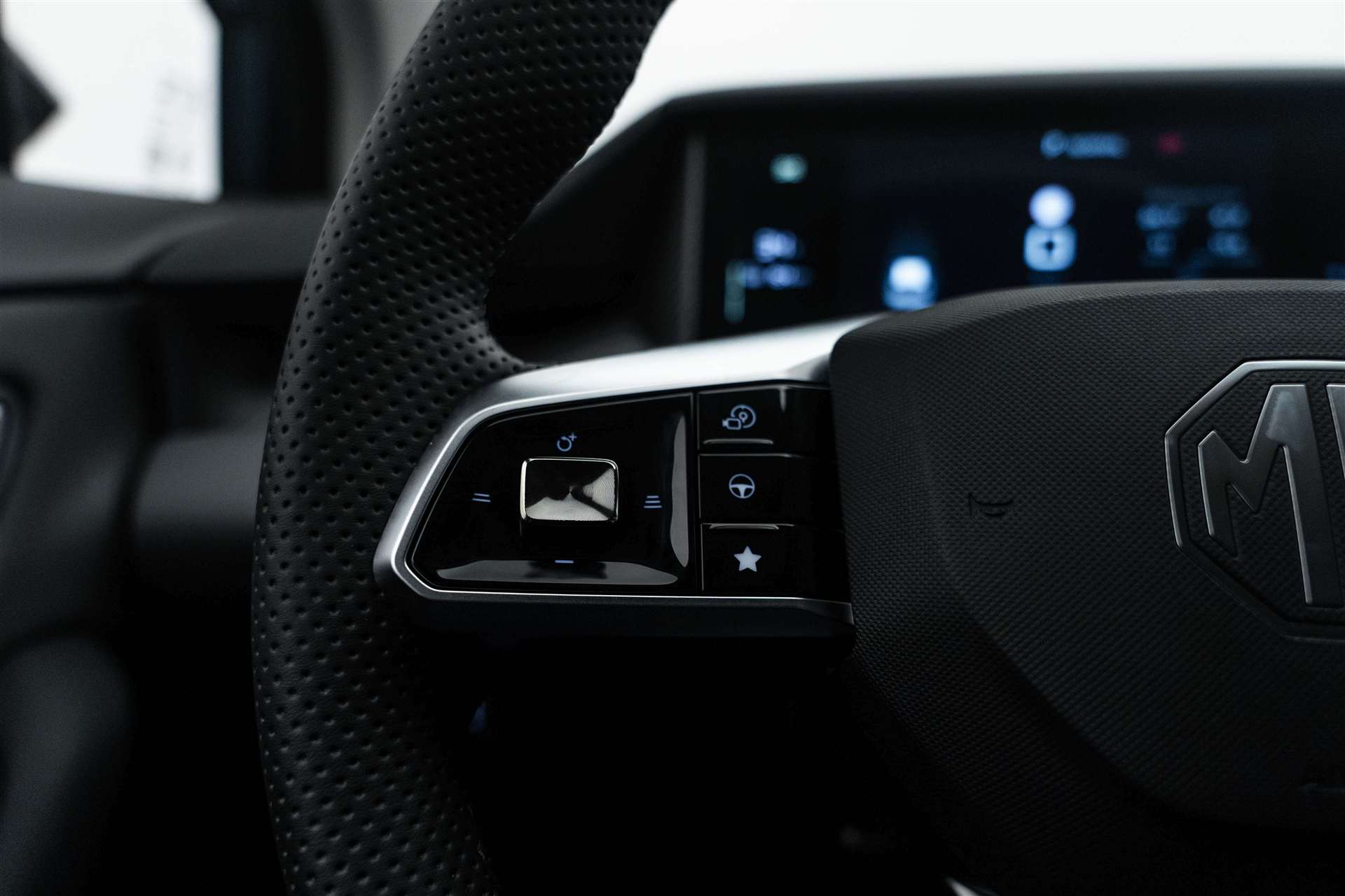 MG MG 4 EV 64kWh Premium Facelift Automat-image-15