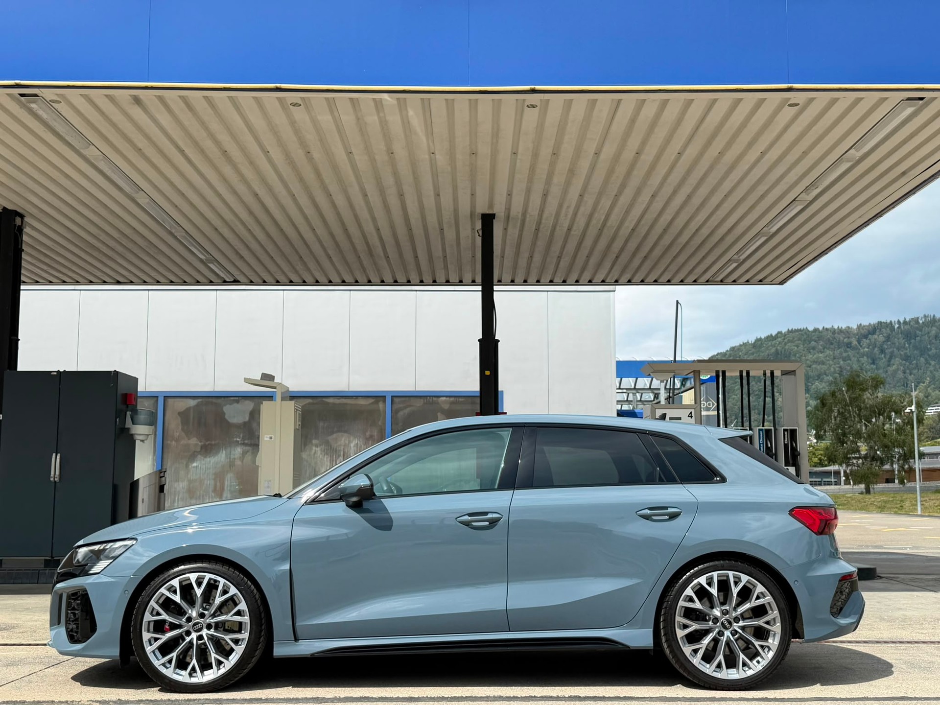 AUDI RS3 Sportback 2.5 TSI quattro S-tronic *Top Zustand**Top Ausstattung**RS Performance Abgasanlage**8-Fach bereift*-showroom-element-3