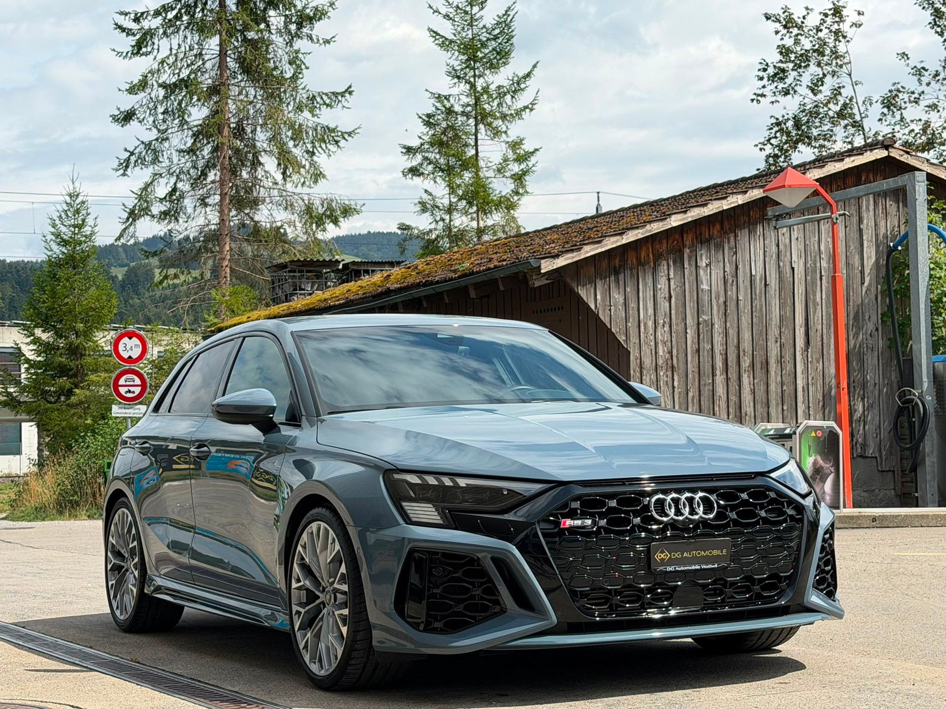 AUDI RS3 Sportback 2.5 TSI quattro S-tronic *Top Zustand**Top Ausstattung**RS Performance Abgasanlage**8-Fach bereift*-showroom-element-2