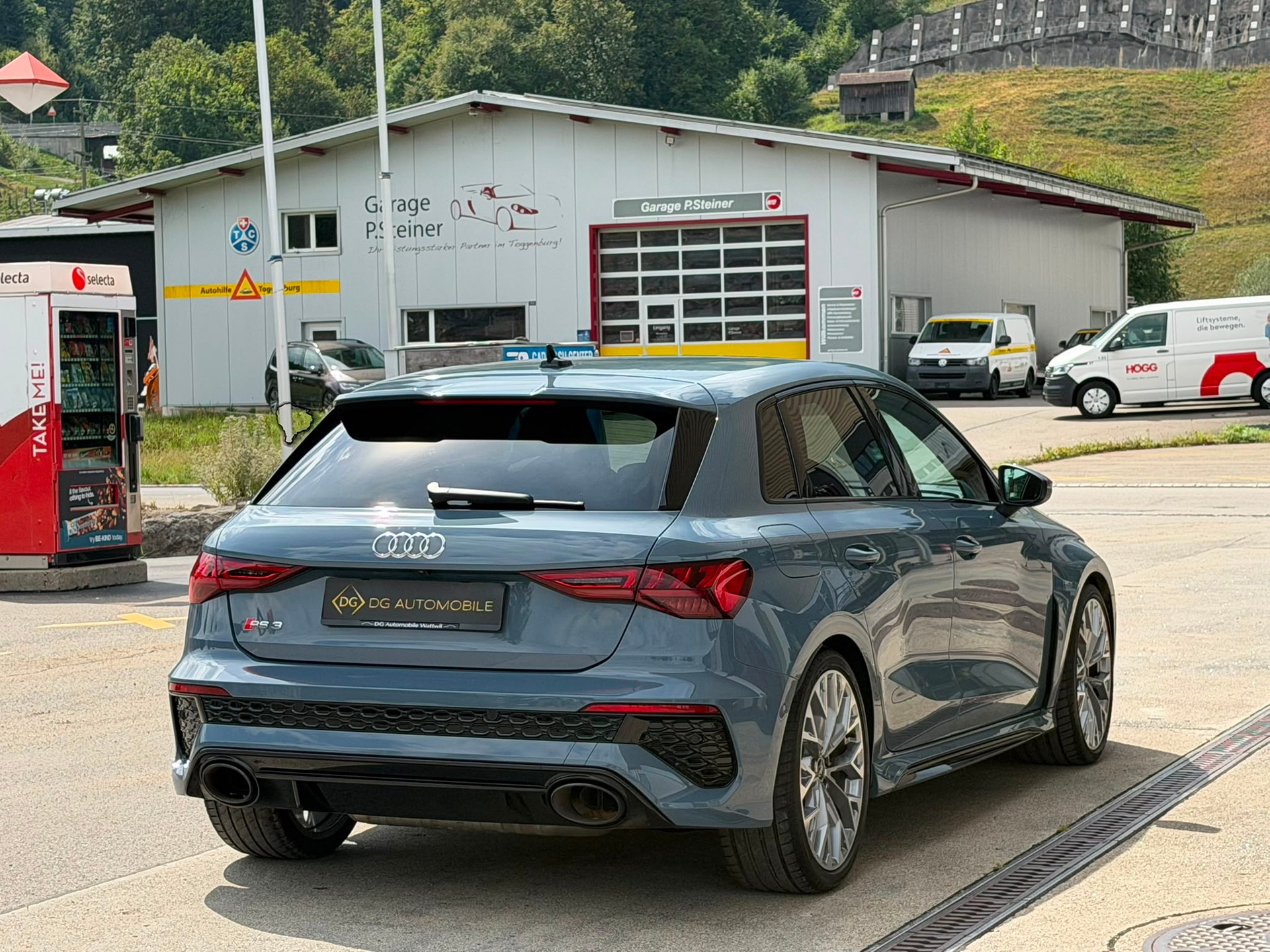 AUDI RS3 Sportback 2.5 TSI quattro S-tronic *Top Zustand**Top Ausstattung**RS Performance Abgasanlage**8-Fach bereift*-image-5