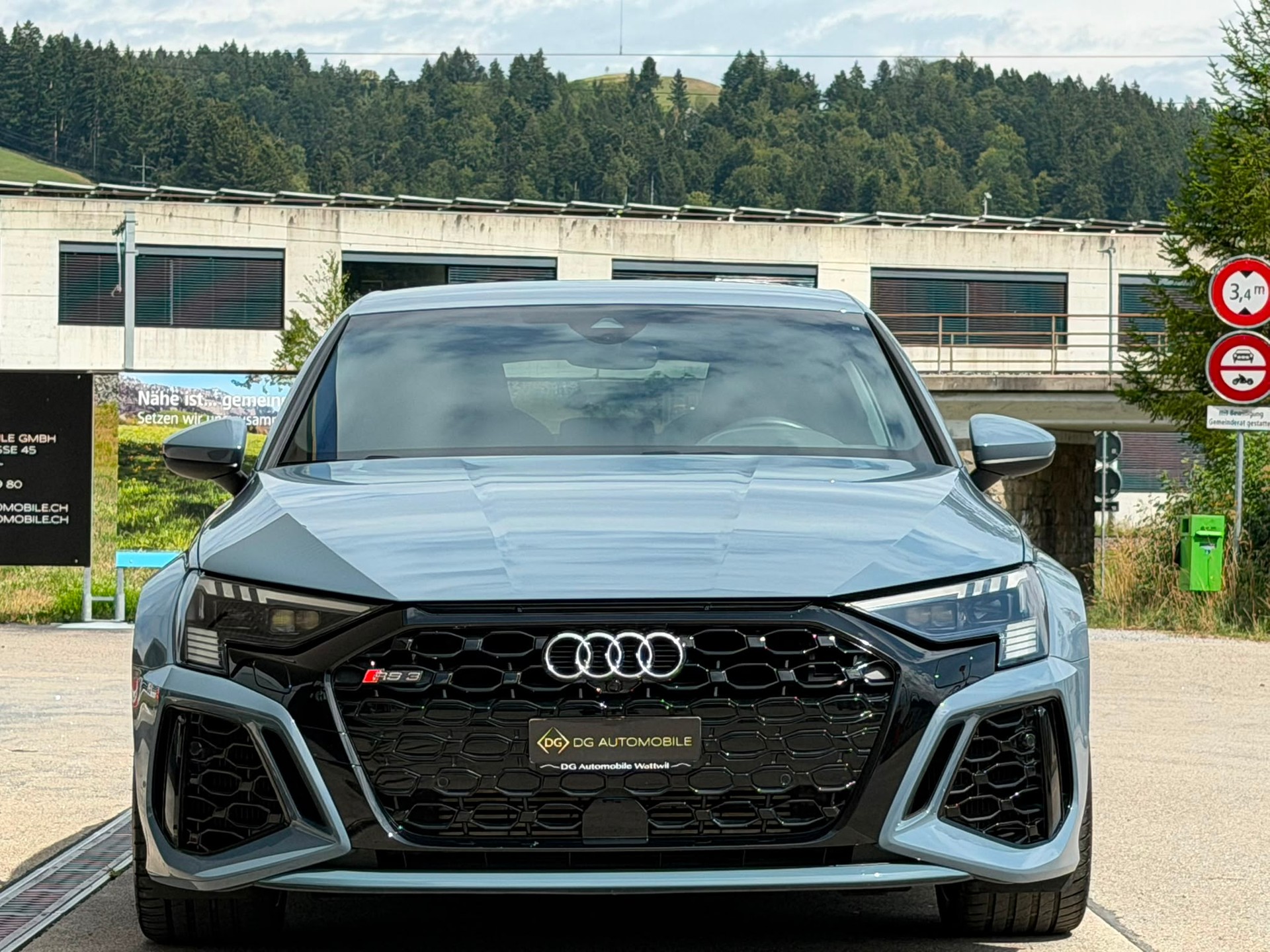 AUDI RS3 Sportback 2.5 TSI quattro S-tronic *Top Zustand**Top Ausstattung**RS Performance Abgasanlage**8-Fach bereift*-showroom-element-1
