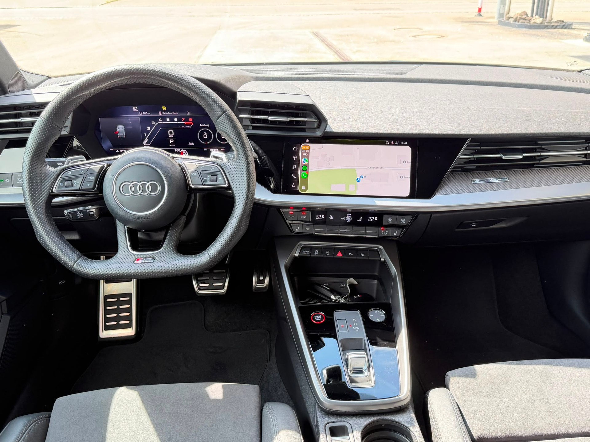 AUDI RS3 Sportback 2.5 TSI quattro S-tronic *Top Zustand**Top Ausstattung**RS Performance Abgasanlage**8-Fach bereift*-image-9