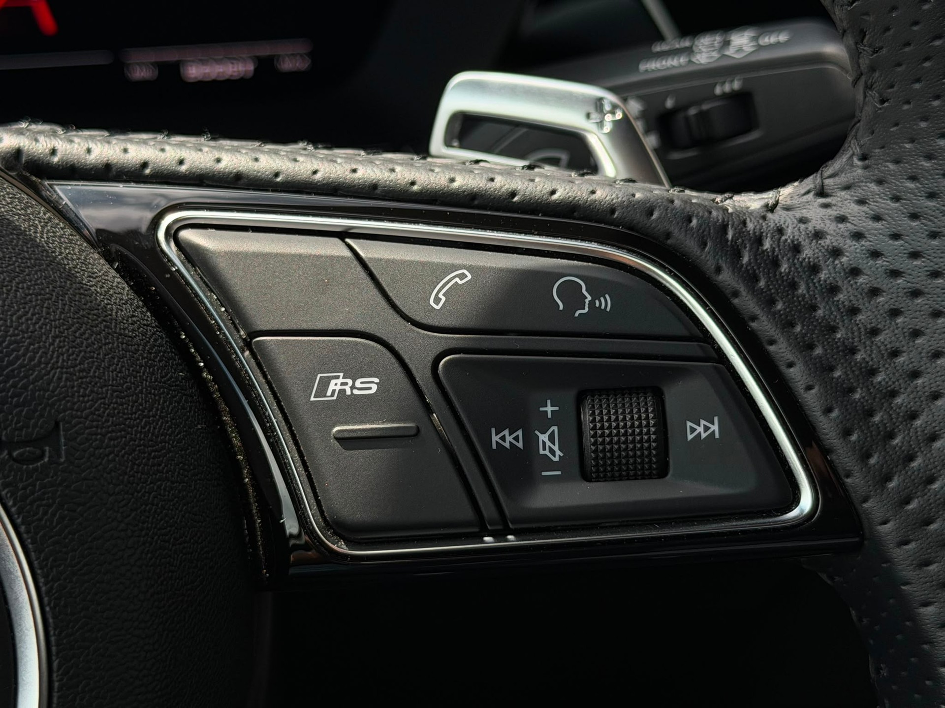 AUDI RS3 Sportback 2.5 TSI quattro S-tronic *Top Zustand**Top Ausstattung**RS Performance Abgasanlage**8-Fach bereift*-image-15