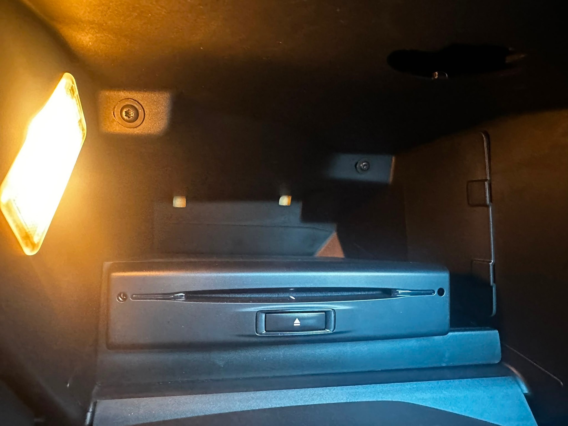 PEUGEOT 208 1.2 THP Allure-image-11