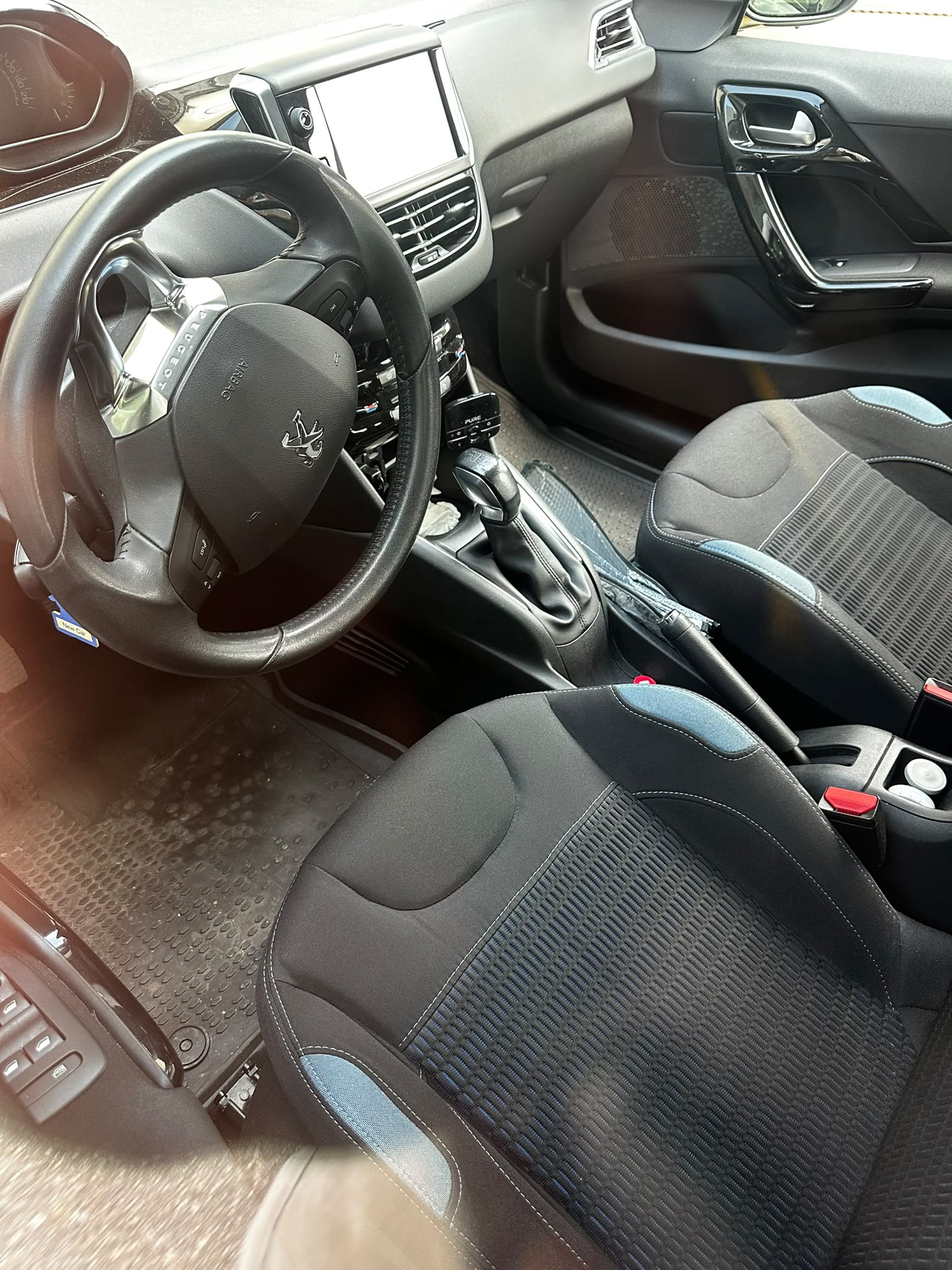 PEUGEOT 208 1.2 THP Allure-image-4