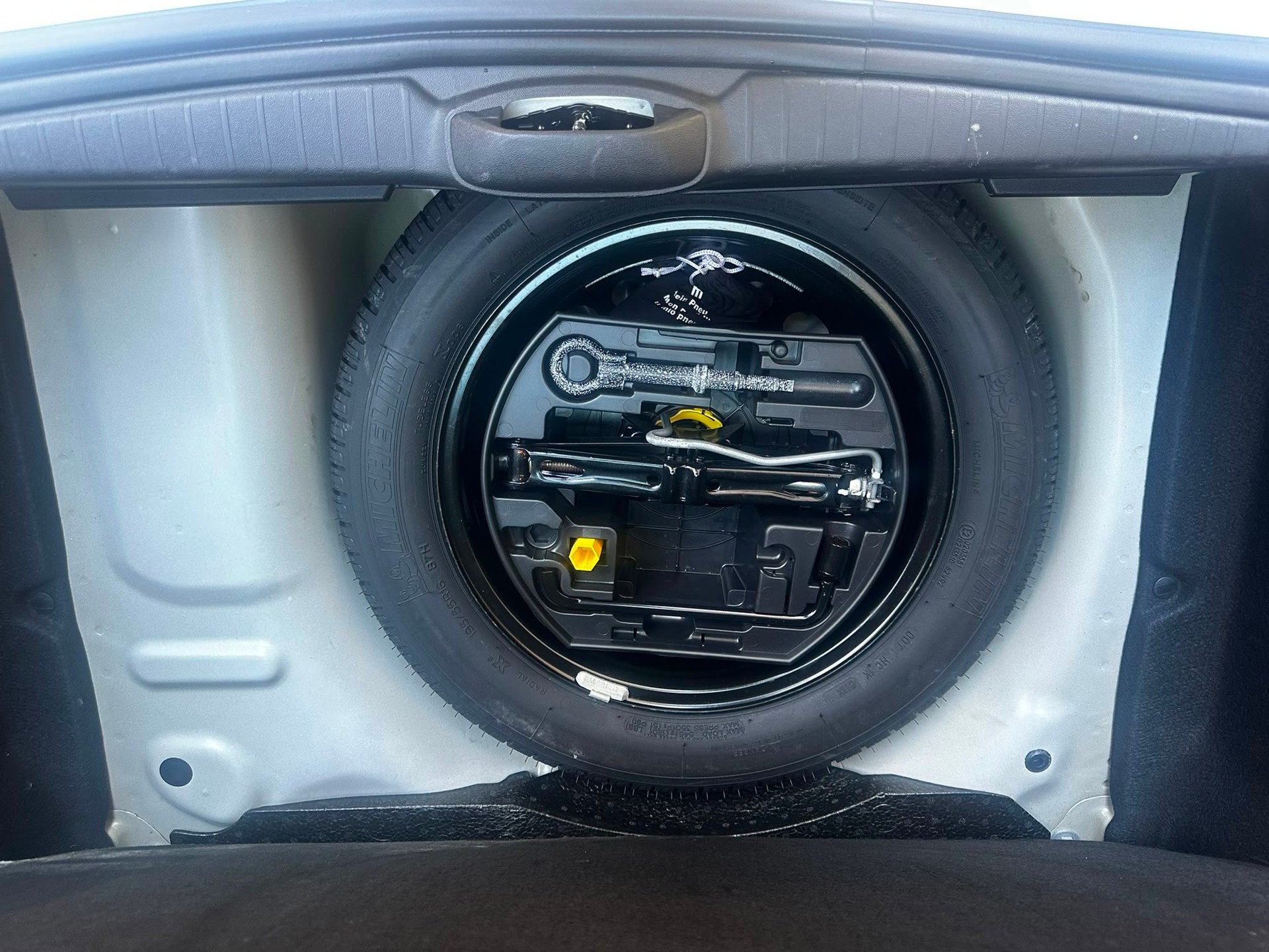 PEUGEOT 208 1.2 THP Allure-image-13
