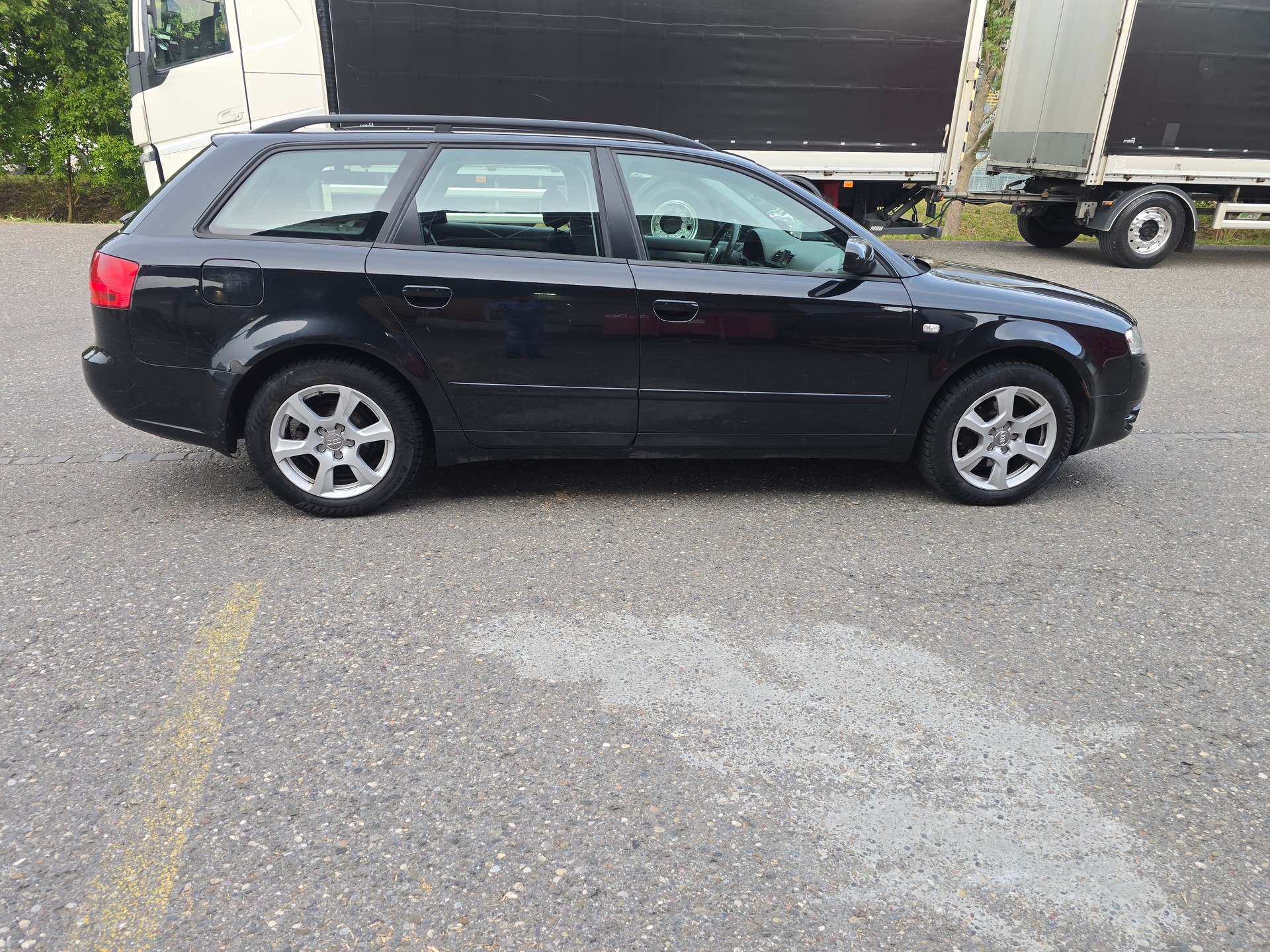 AUDI A4 Avant 2.0 TDI-image-8