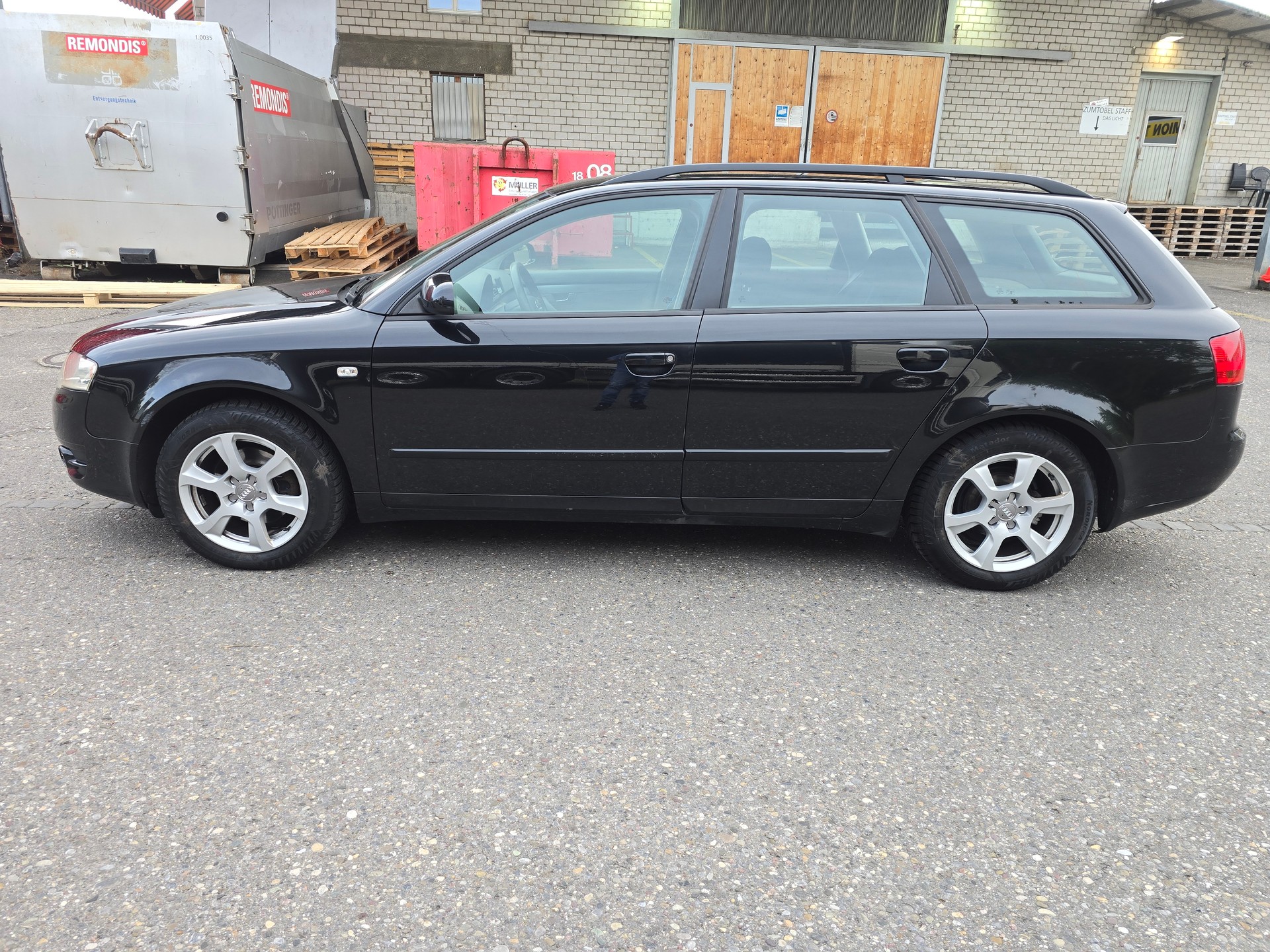 AUDI A4 Avant 2.0 TDI-image-9