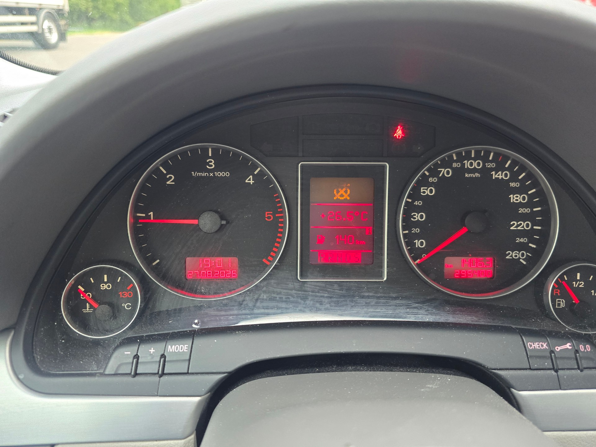 AUDI A4 Avant 2.0 TDI-image-19