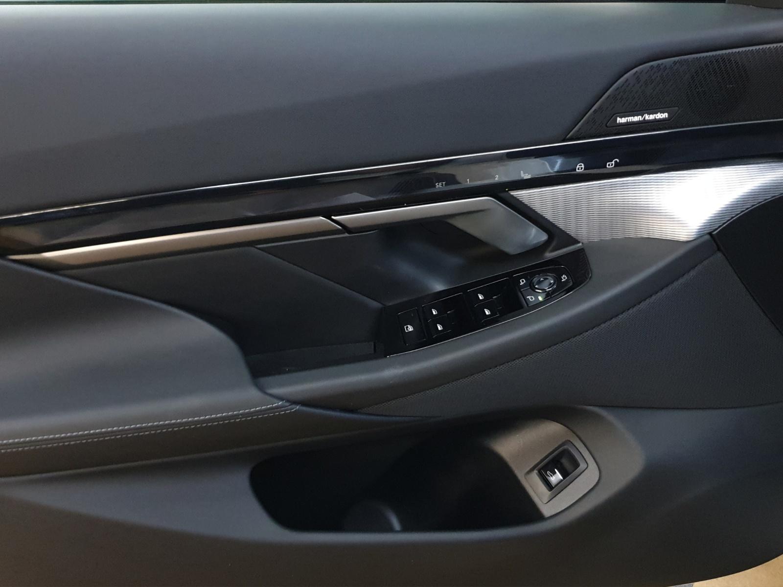 BMW 520d xDrive Touring-image-9