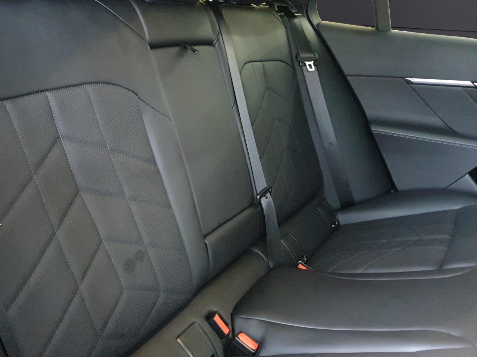 BMW 520d xDrive Touring-image-13