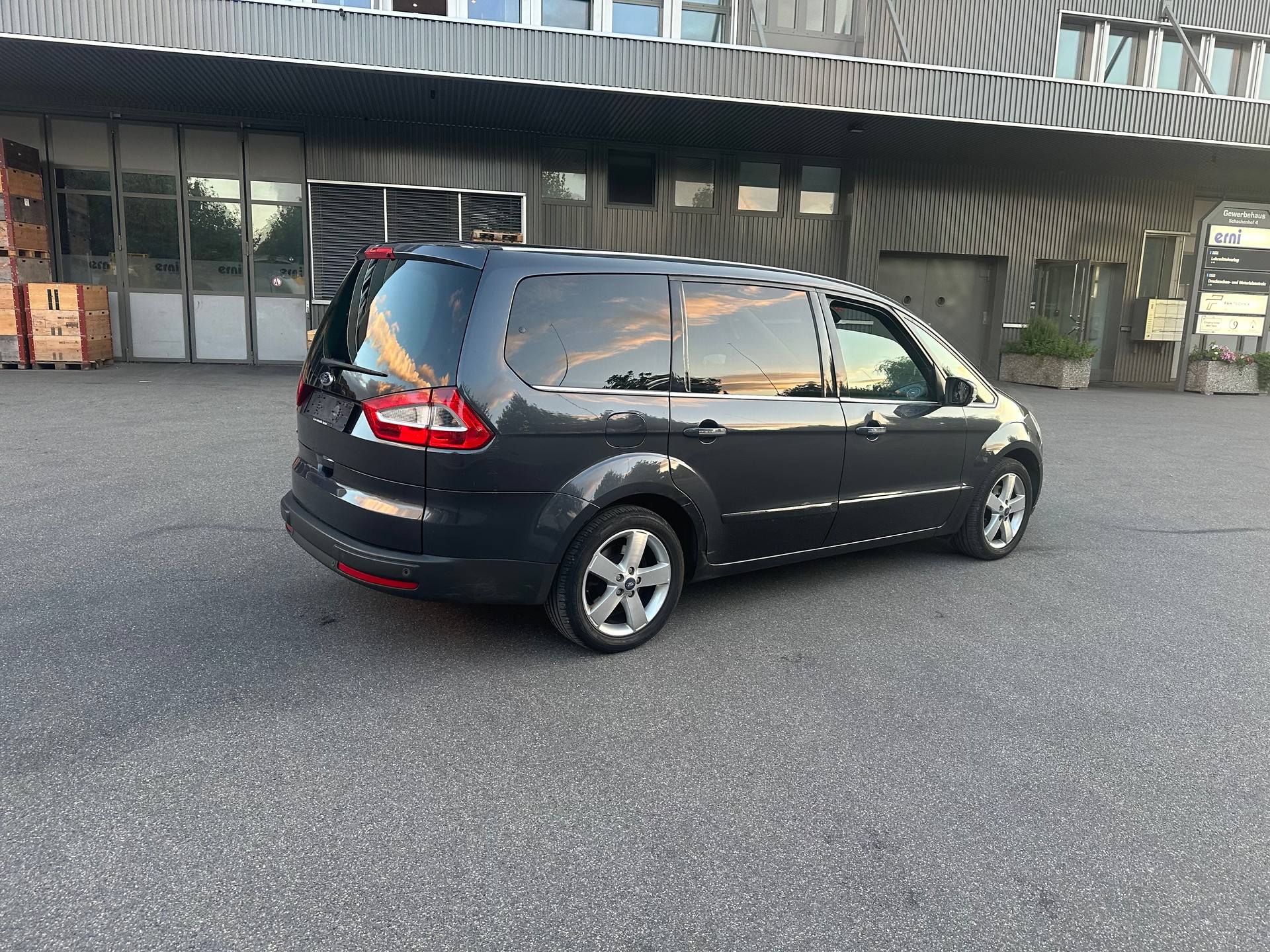 FORD Galaxy 2.0i Ghia-image-5